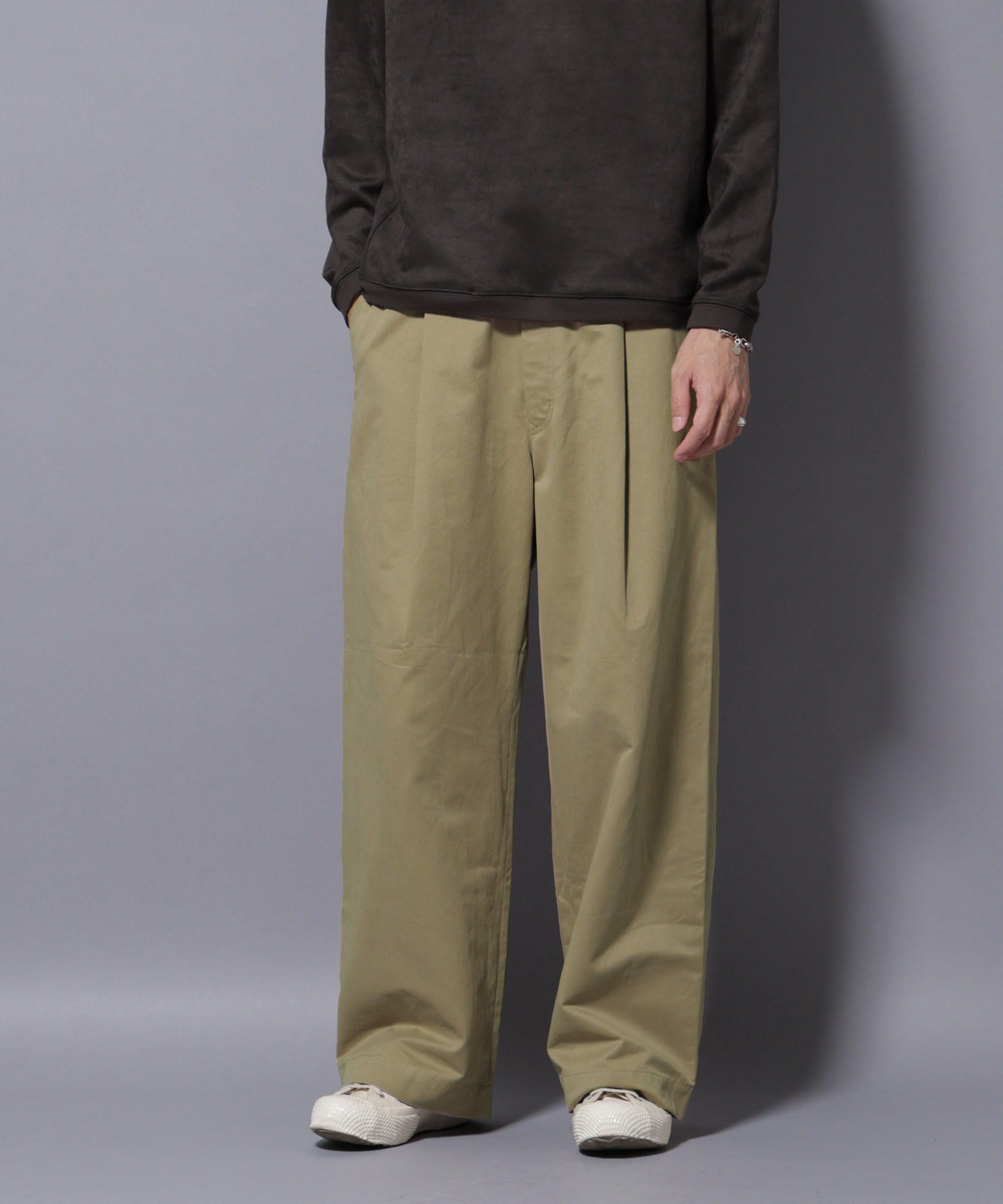 nano･universe「オイルドライクバギーパンツ」|チノ|ベージュ