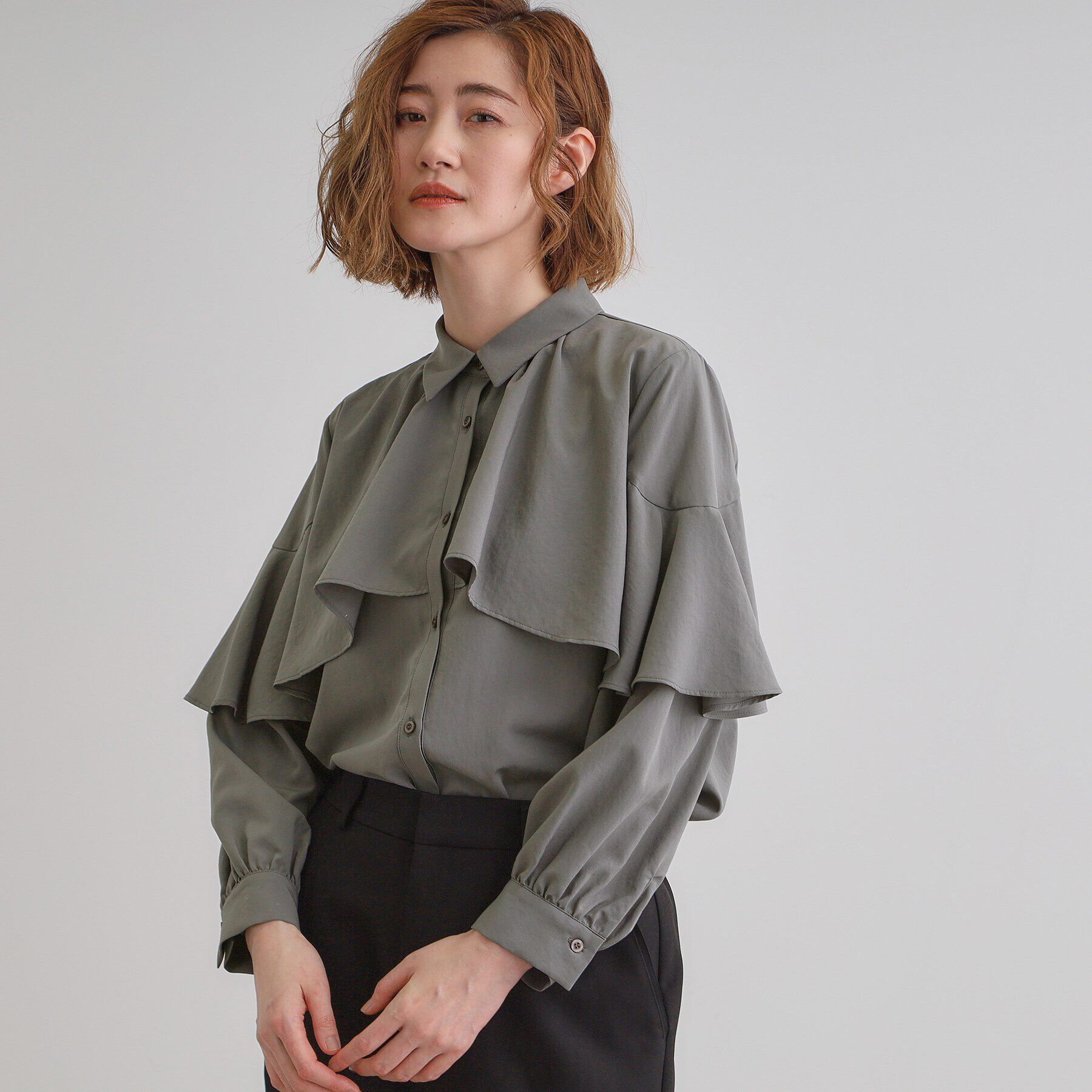 grove「ケープフリルシャツブラウス」|シャツ・ブラウス|チャコールグレー(0