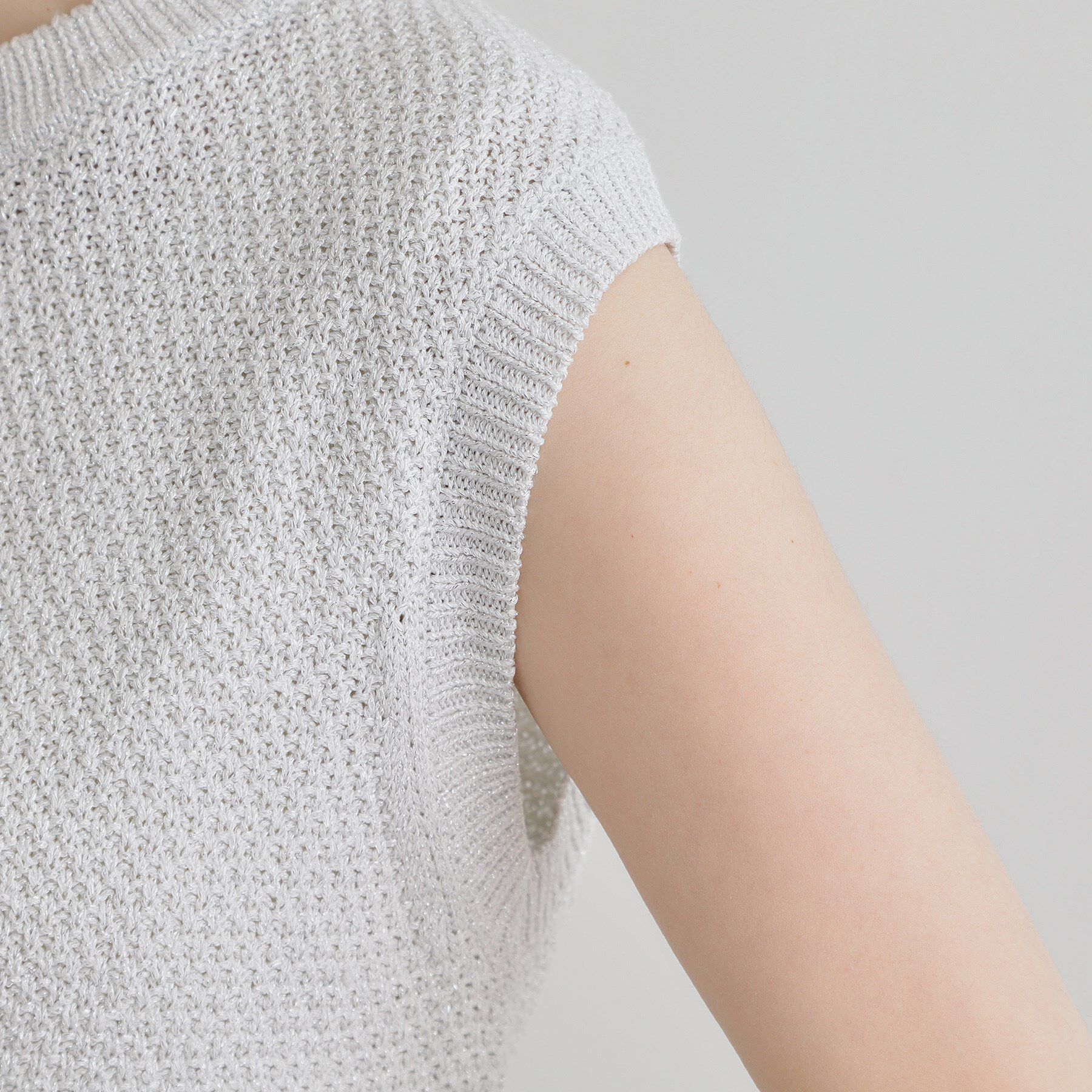 grove「ラメの上品な輝きが魅力 ラメカノコスリーブレスニット」|ニット・セーター|