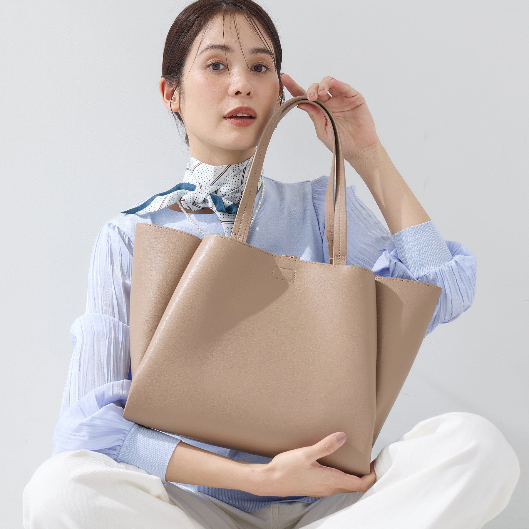 INDIVI「【A4収納可能／合皮】キャリアタックバッグ」|トートバッグ|ベージュ(052)