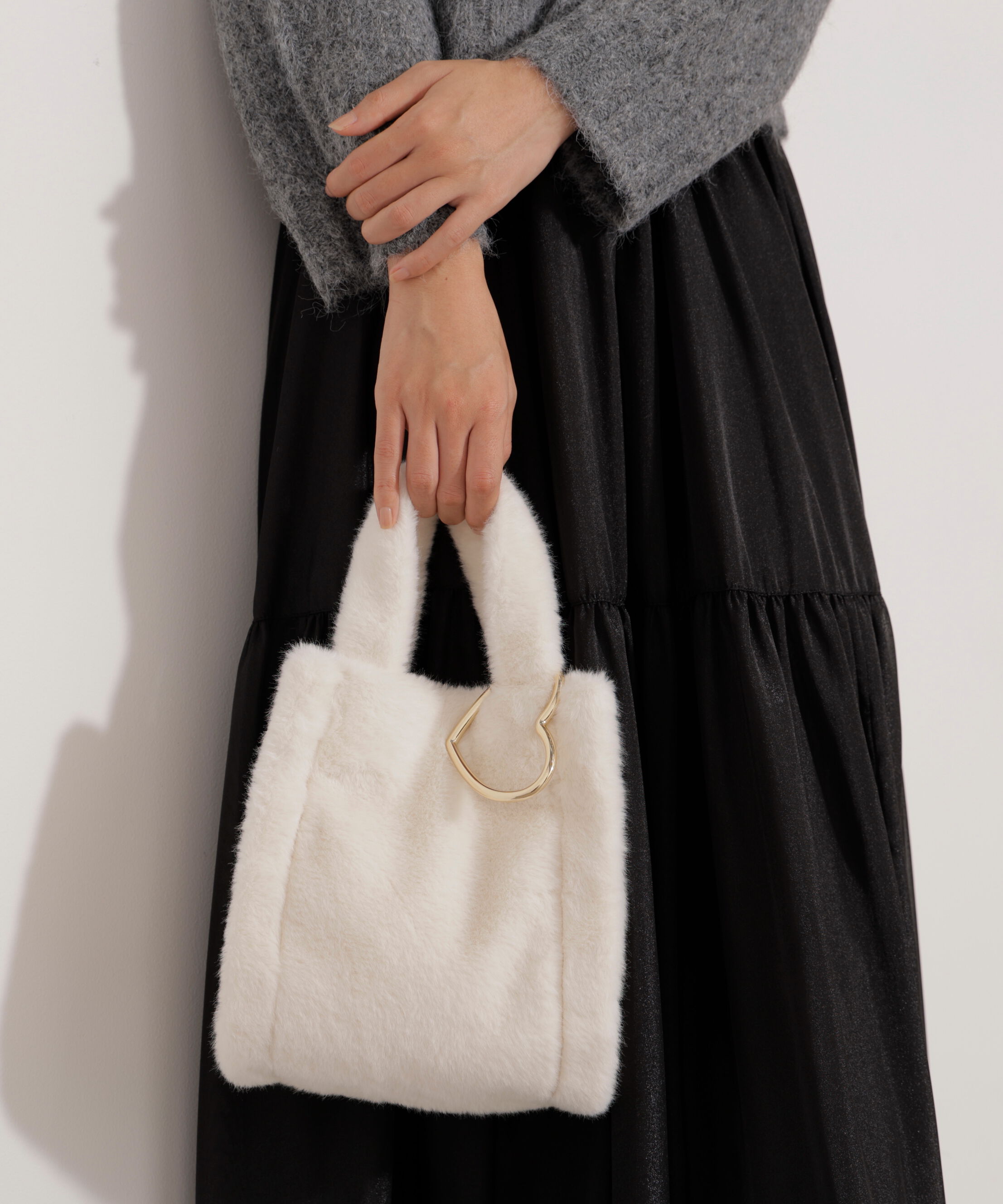 PROPORTION BODY DRESSING「フェイクファーハートカラビナ付きトートバッグ 25AW」|その他|