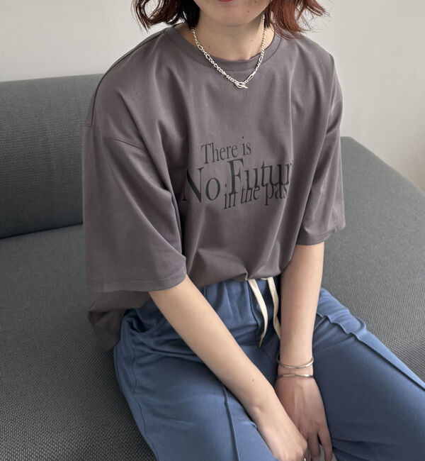 Doux archives「半端袖ロゴＴシャツ」|Tシャツ・カットソー|CHARCOAL GRAY