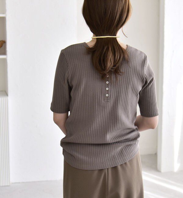 quaranciel「quaranciel:〈洗濯機可能〉テレコ リブ クルー ヘンリー 2way ハーフスリーブ TEE」|Tシャツ・カットソー|ブラウン