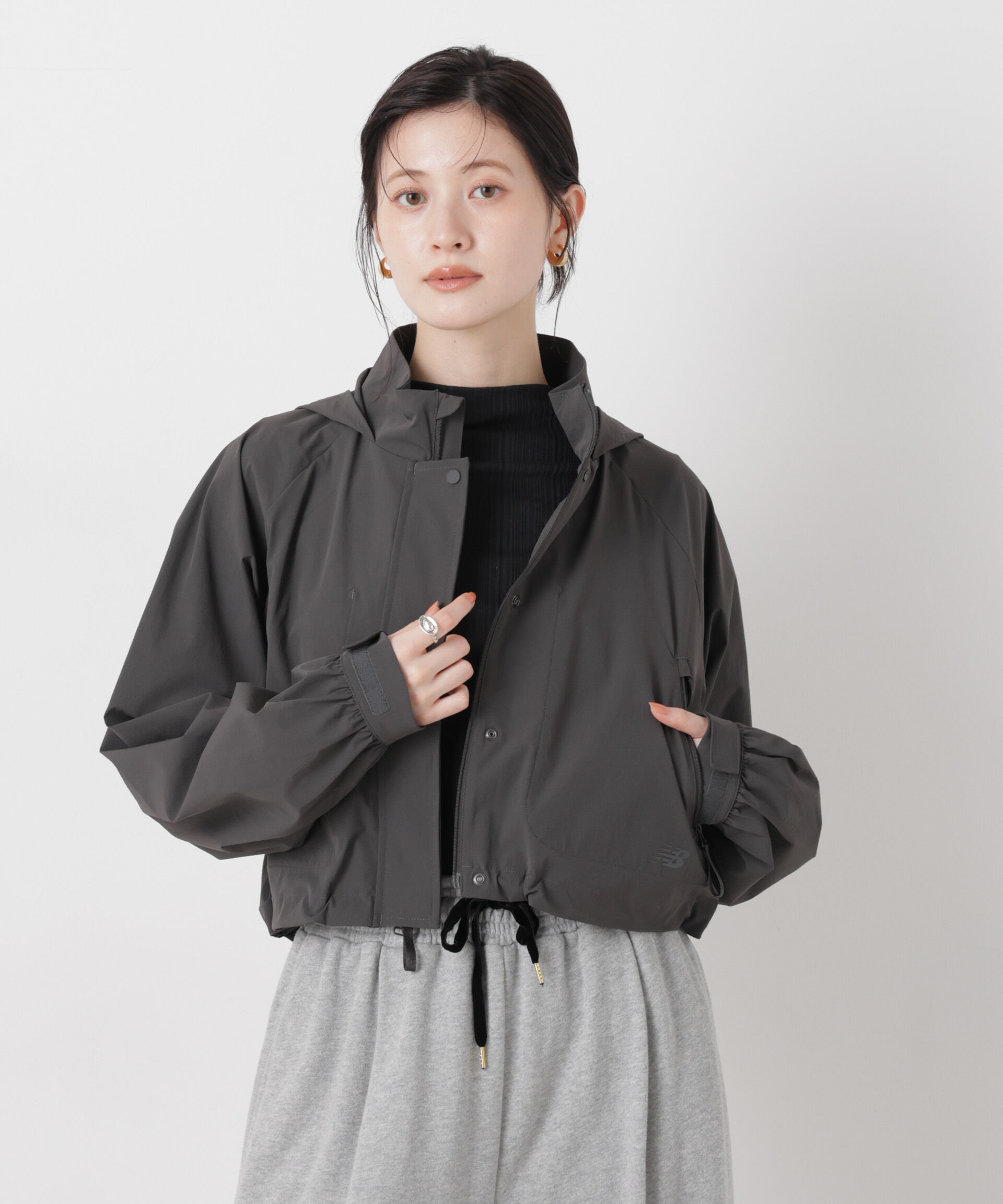 nano･universe「new balance/NB Greyクロップドジャケット」|ブルゾン・スタジャン|ブラック