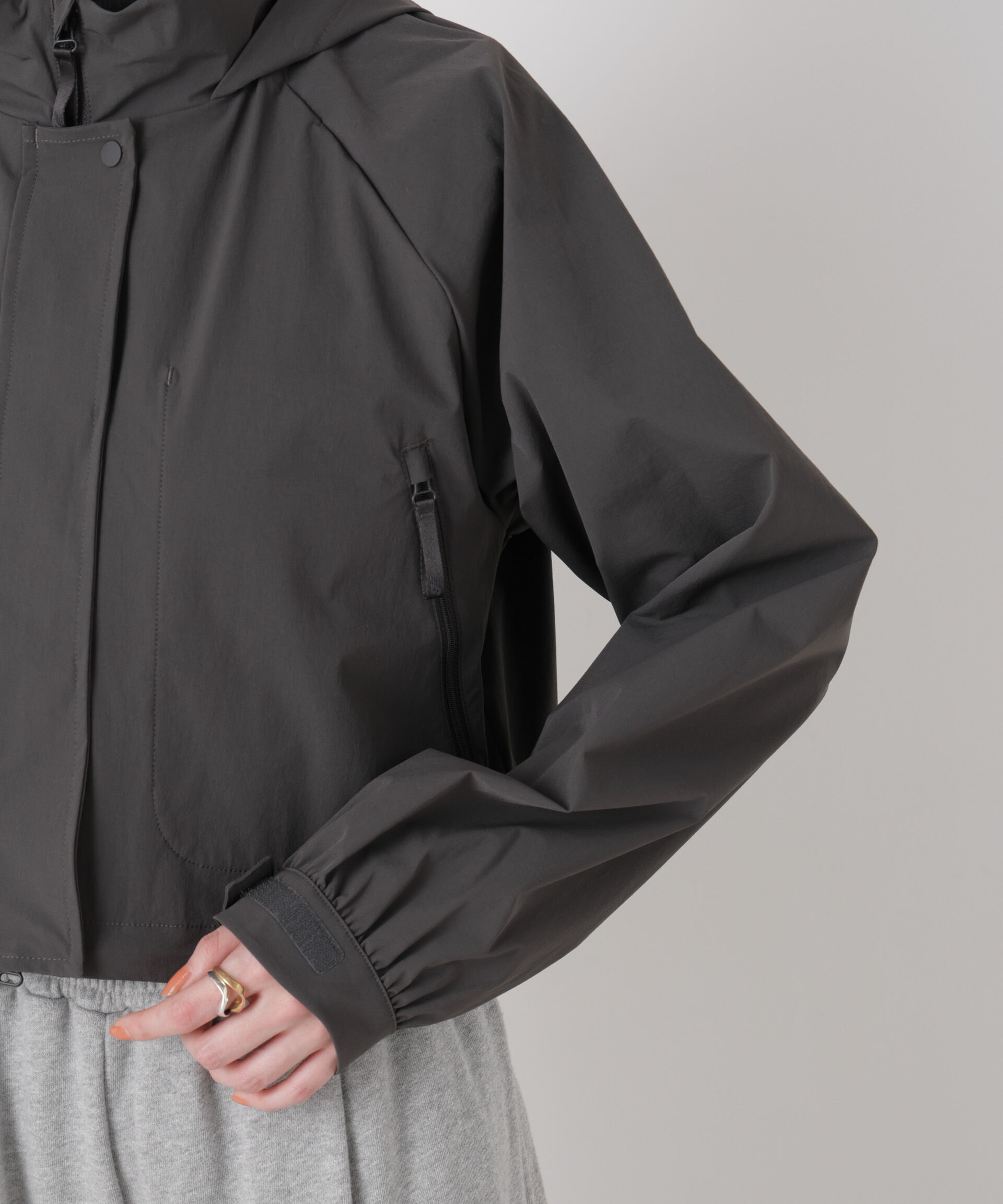 nano･universe「new balance/NB Greyクロップドジャケット」|ブルゾン・スタジャン|