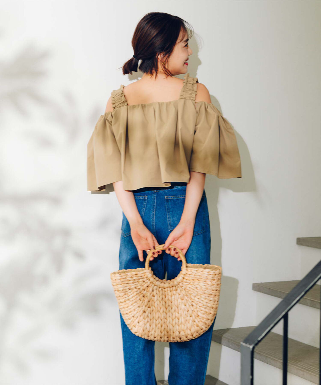 ur's「【春名亜美さんコラボアイテム】2wayフリルショルダートップス」|シャツ・ブラウス|