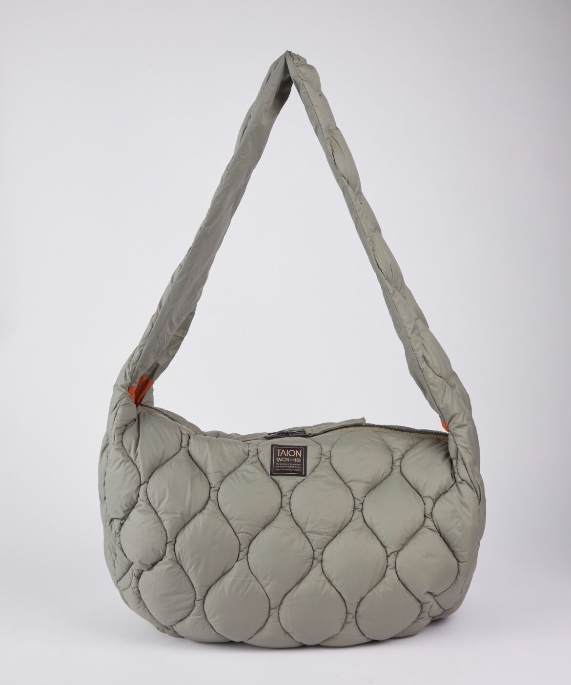 DAY by DAY it&rsquo;s international「ﾐﾘﾀﾘｰ ﾊﾞﾅﾅｼｮﾙﾀﾞｰ ﾀﾞｳﾝﾊﾞｯｸﾞL-ｿﾌﾄｼｪﾙ 《TA」|ショルダー・メッセンジャー|