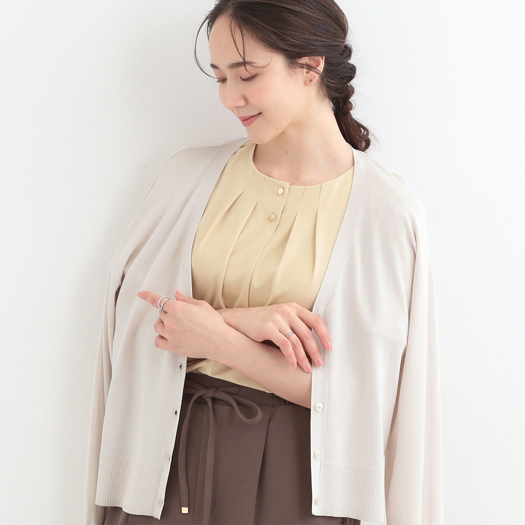 SHOO･LA･RUE「【洗濯機可/ひんやり/UV】さらっとしたタッチが心地よい ショートVカーディガン」|カーディガン|ライトグレー(011