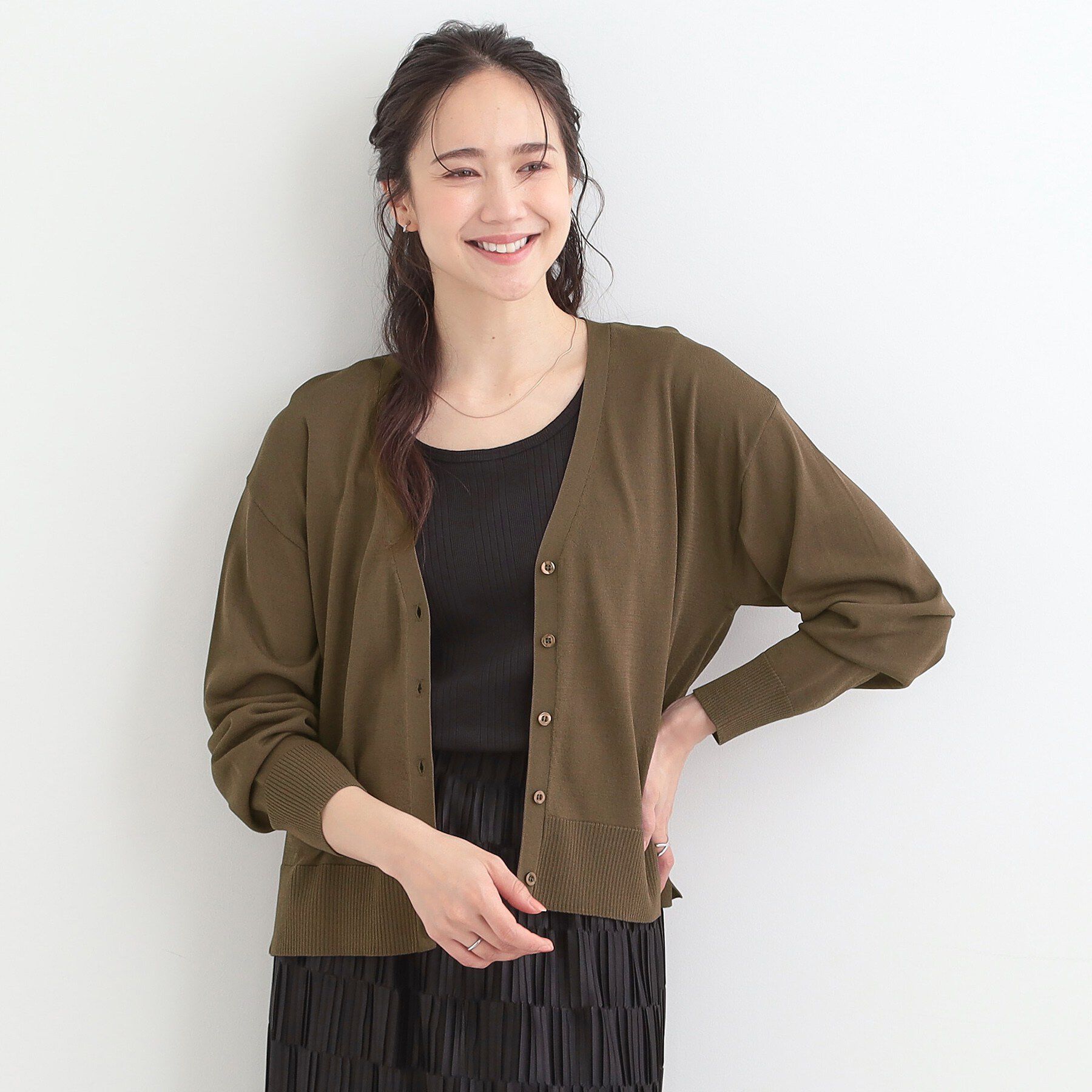 SHOO･LA･RUE「【洗濯機可/ひんやり/UV】さらっとしたタッチが心地よい ショートVカーディガン」|カーディガン|