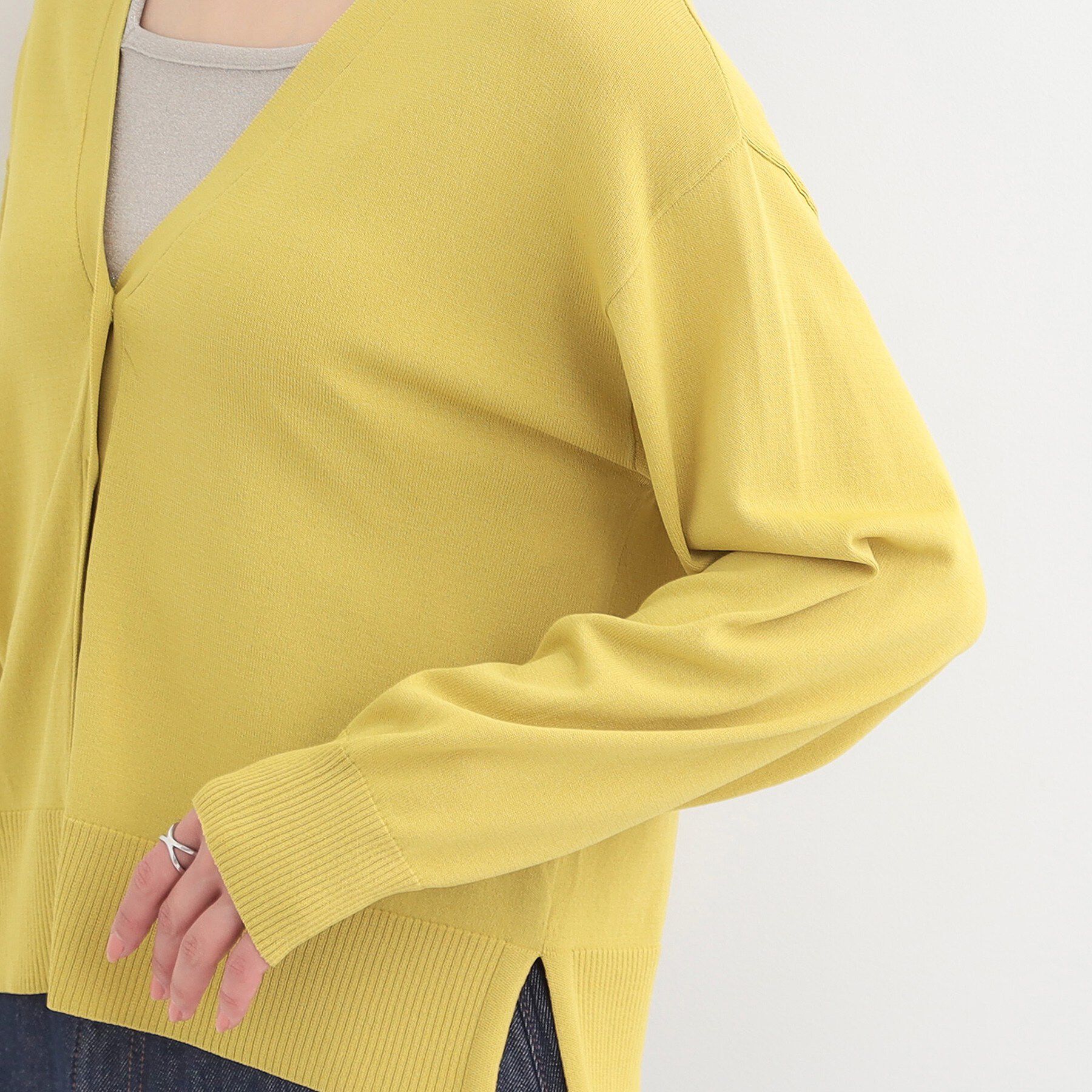 SHOO･LA･RUE「【洗濯機可/ひんやり/UV】さらっとしたタッチが心地よい ショートVカーディガン」|カーディガン|