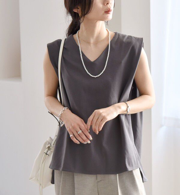 quaranciel「quaranciel:〈接触冷感/汗染み防止加工/洗濯機可能〉Vネック ノースリーブ プルオーバー」|Tシャツ・カットソー|