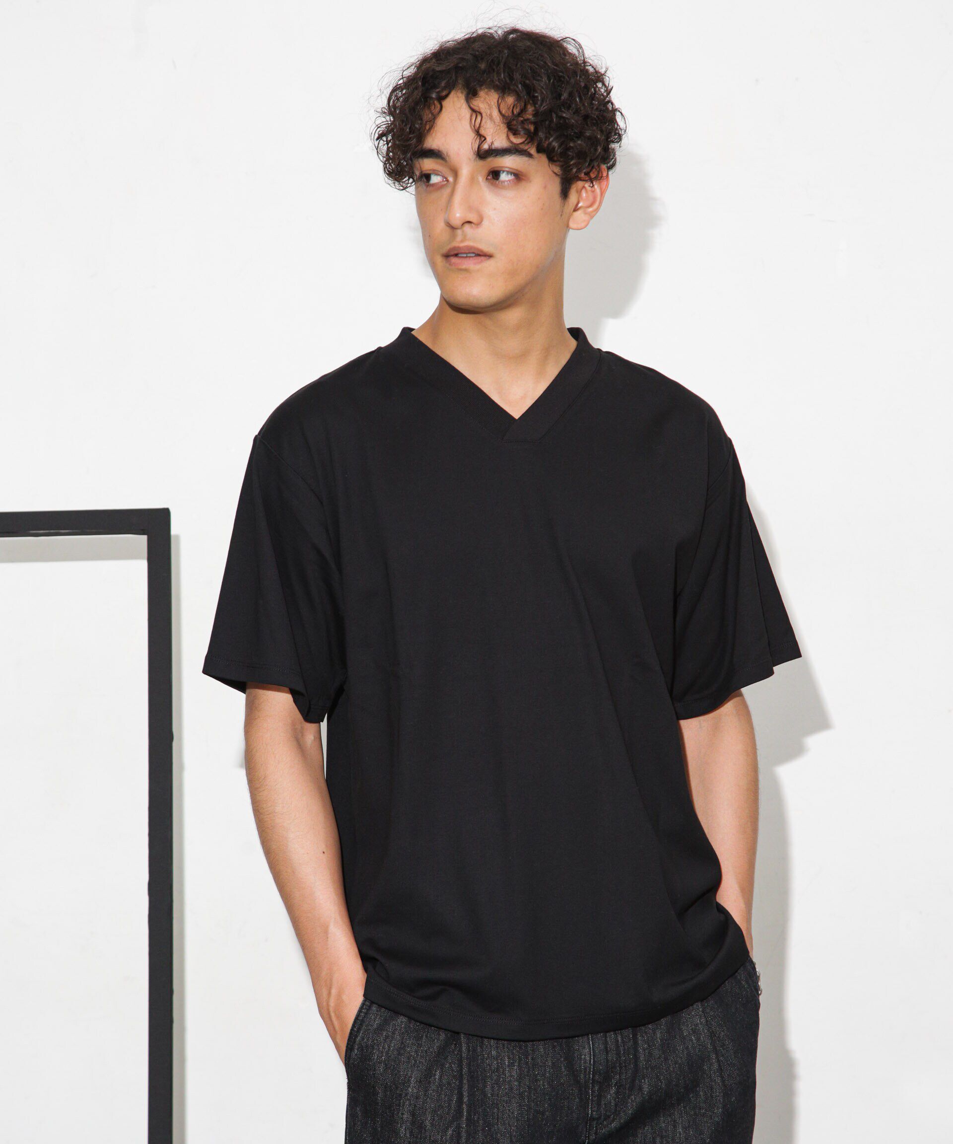 nano･universe「Anti Soaked 汗染み防止 VカラーネックTシャツ」|Tシャツ・カットソー|