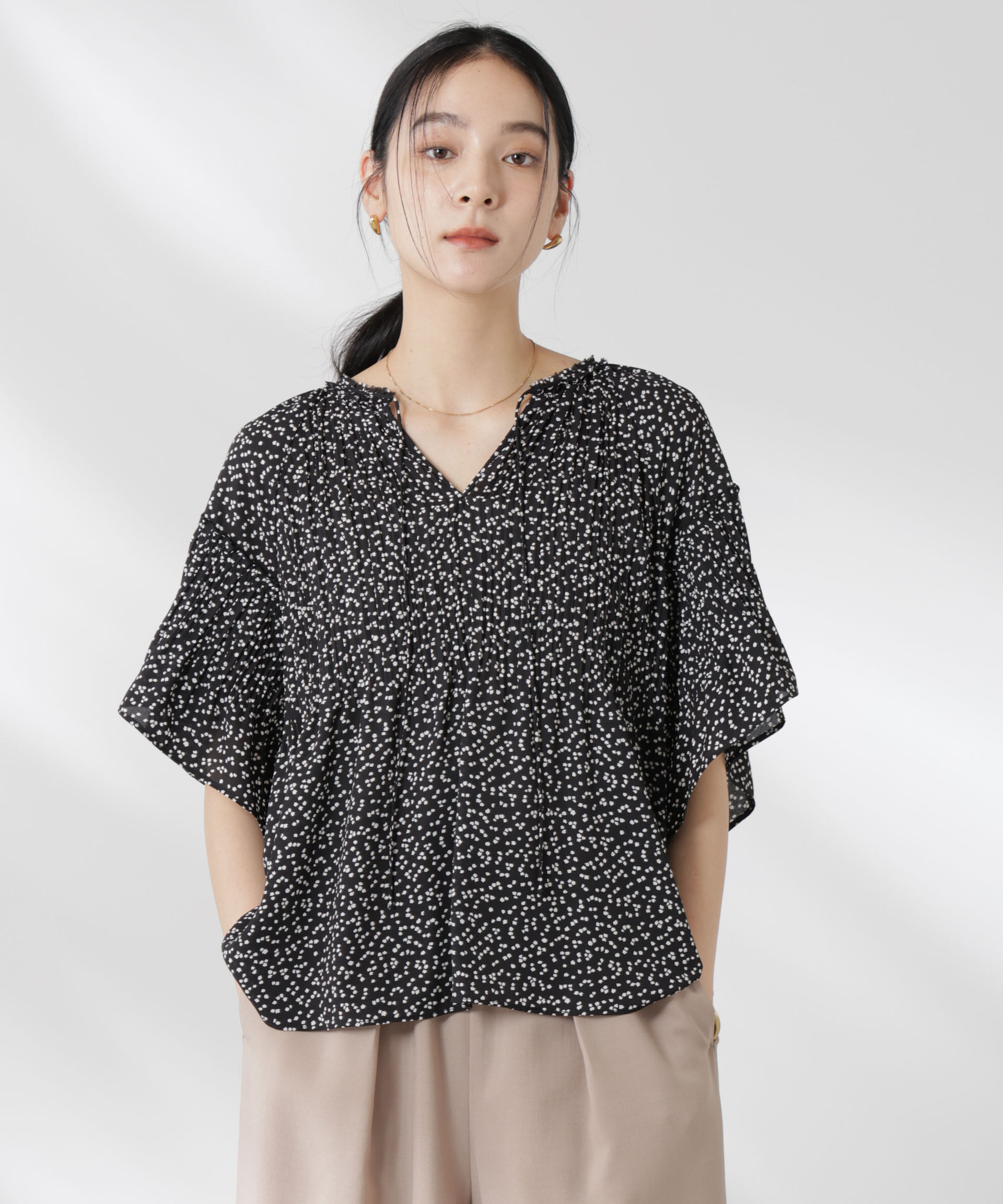 nano･universe「ランダムドットプリーツブラウス」|シャツ・ブラウス|ブラック