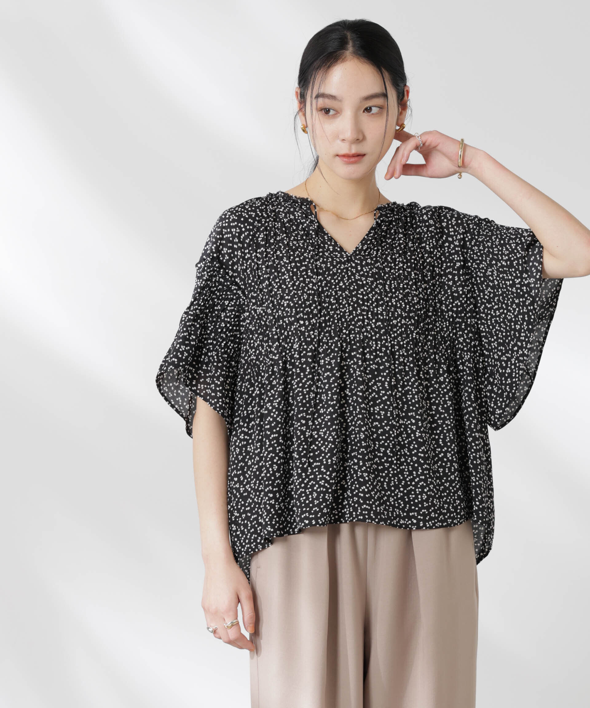 nano･universe「ランダムドットプリーツブラウス」|シャツ・ブラウス|