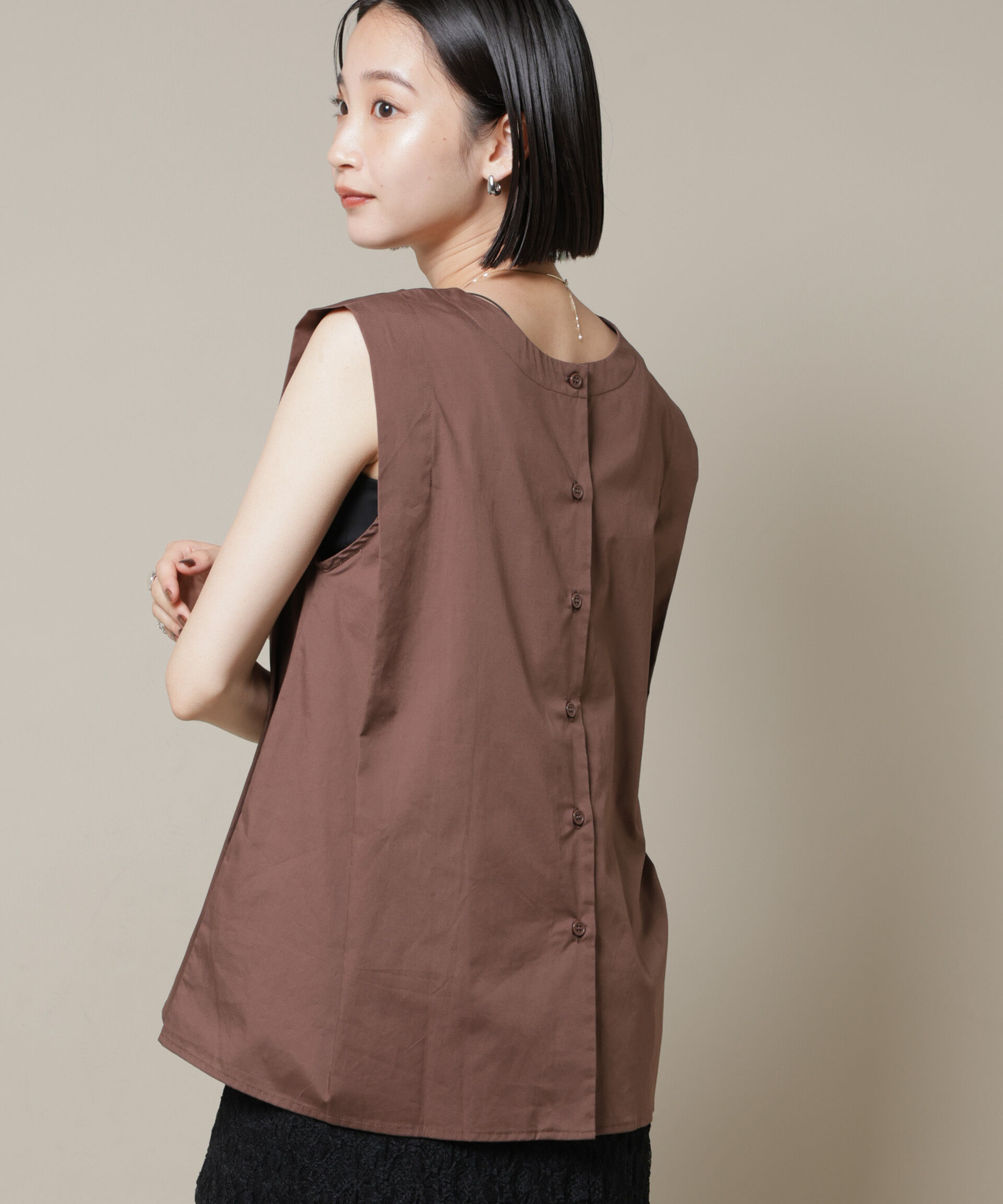 nano･universe「前後2wayブロードボタンデザインノースリーブブラウス」|シャツ・ブラウス|