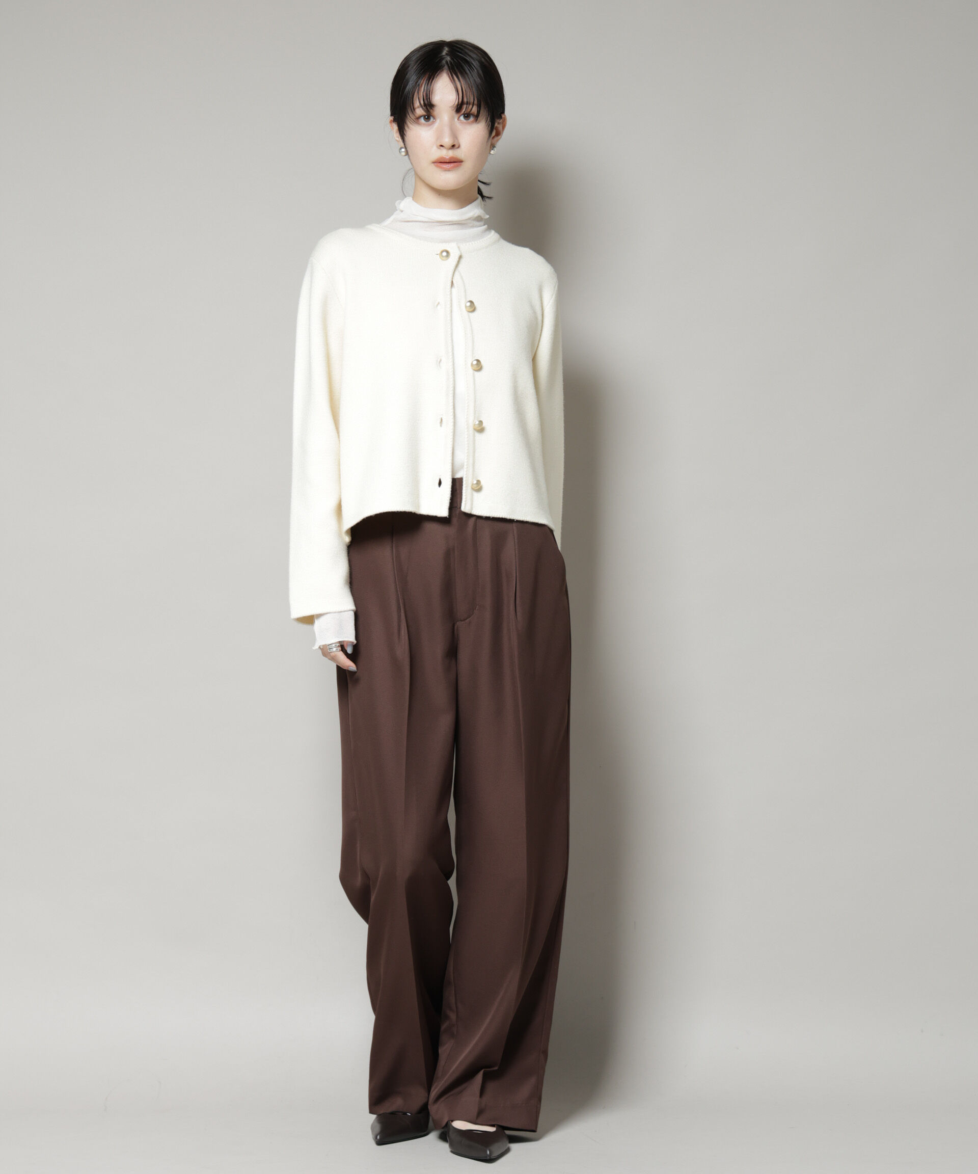 nano･universe「サイドタブセンタープレスセミワイドパンツ」|チノ|