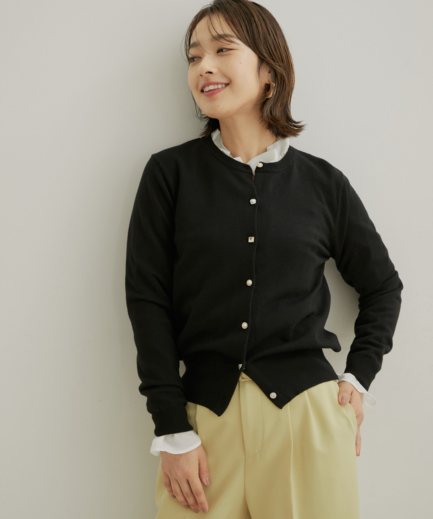 VIS「【洗える・吸湿発熱・静電防止】色々釦クルーネックカーディガン【ECO THERMO WALKER(R)】」|カーディガン|