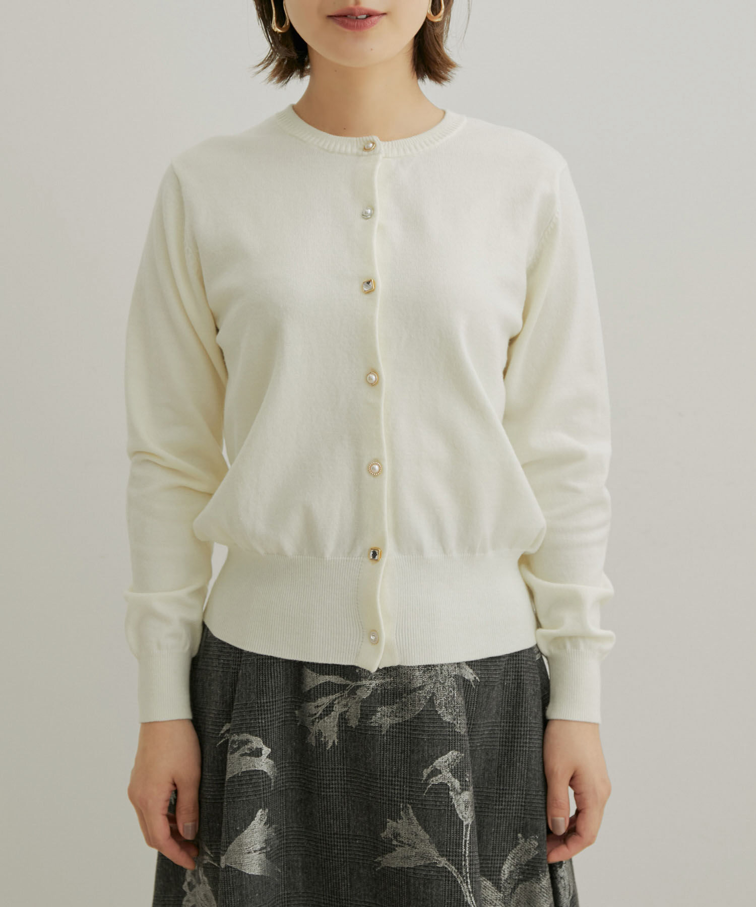 VIS「【洗える・吸湿発熱・静電防止】色々釦クルーネックカーディガン【ECO THERMO WALKER(R)】」|カーディガン|