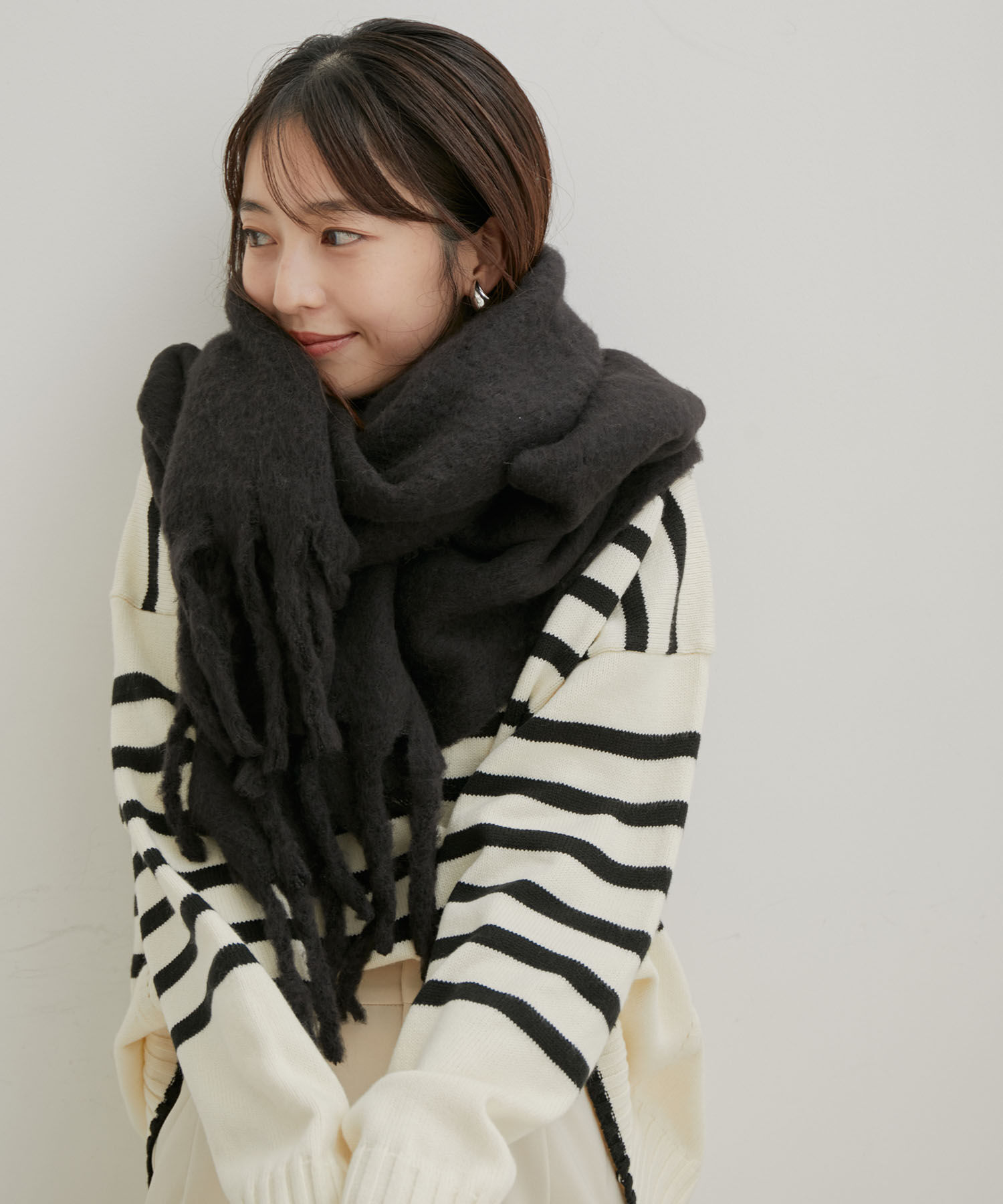 VIS「リサイクルポリふわふわ太フリンジマフラー」|マフラー|