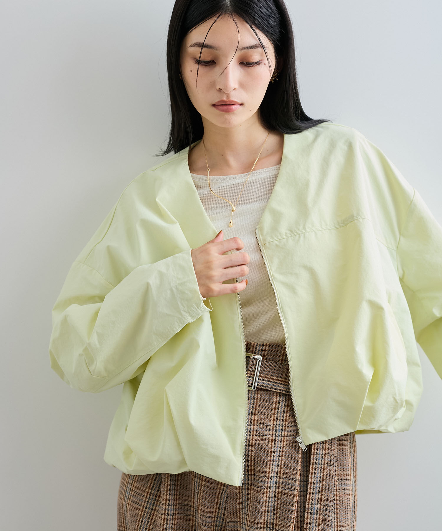 VIS「Vネックボリュームギャザーブルゾン【UVケア・撥水】」|ブルゾン・スタジャン|イエロー(80)