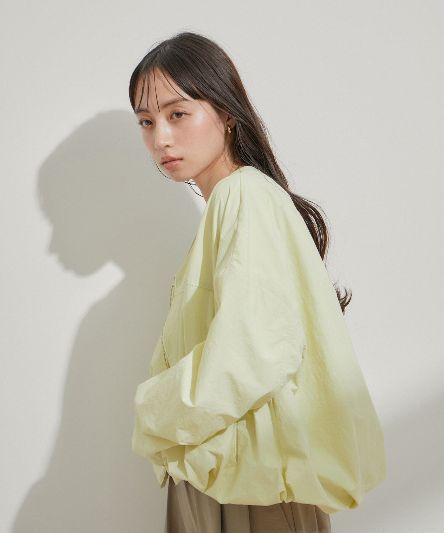 VIS「Vネックボリュームギャザーブルゾン【UVケア・撥水】」|ブルゾン・スタジャン|