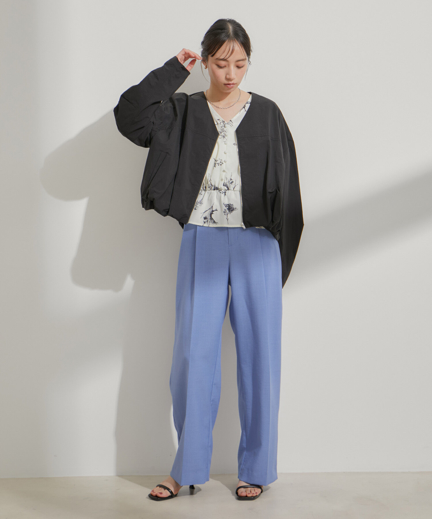 VIS「Vネックボリュームギャザーブルゾン【UVケア・撥水】」|ブルゾン・スタジャン|