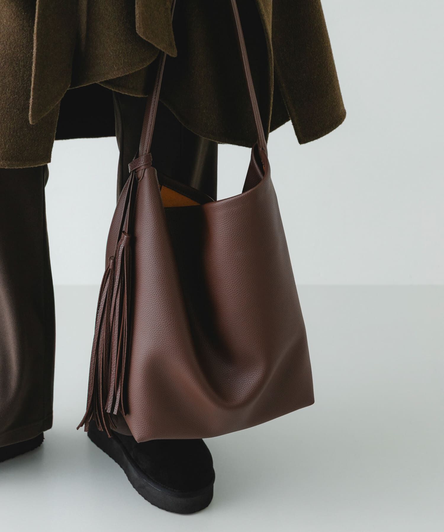 RODE SKO「タッセル付シンプルワンハンドルトート」|トートバッグ|