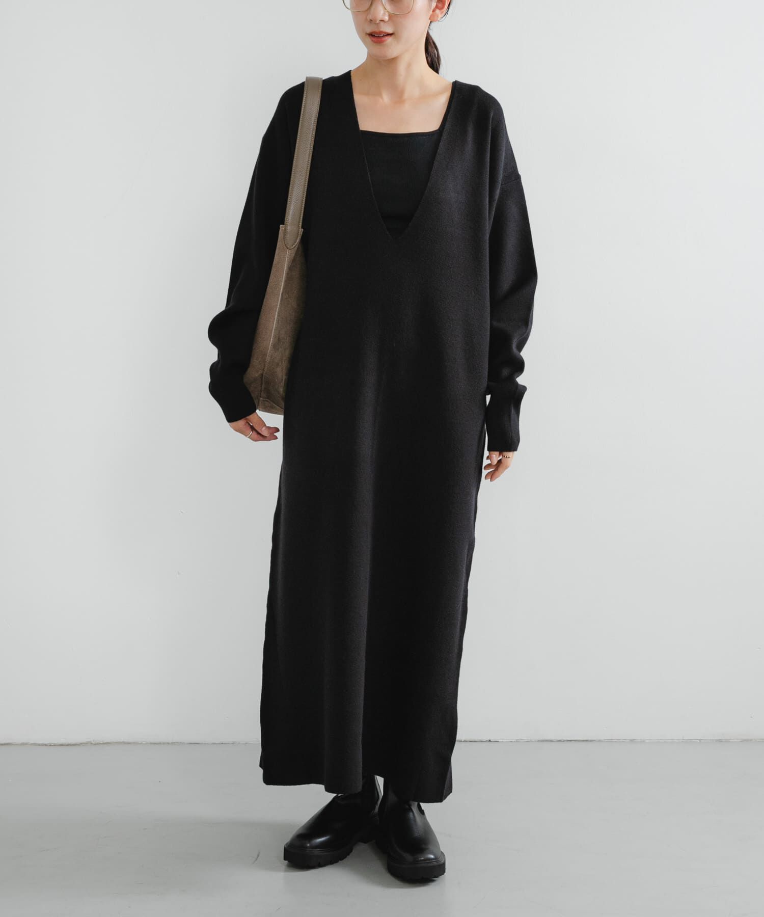 URBAN RESEARCH「深Vネックニットワンピース」|ワンピース|