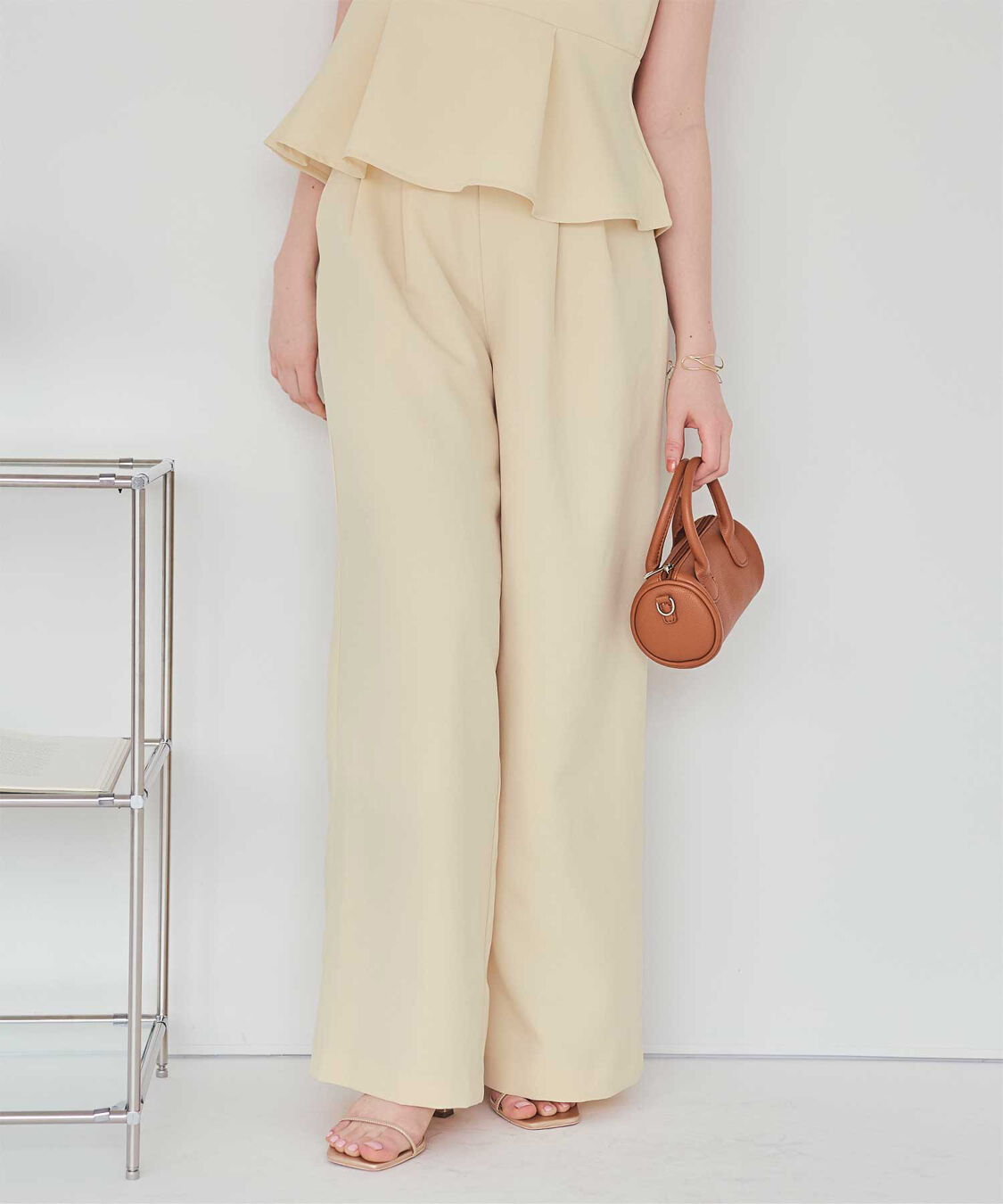 titivate「ハイウエストツータックワイドパンツ」|スラックス|アイボリー