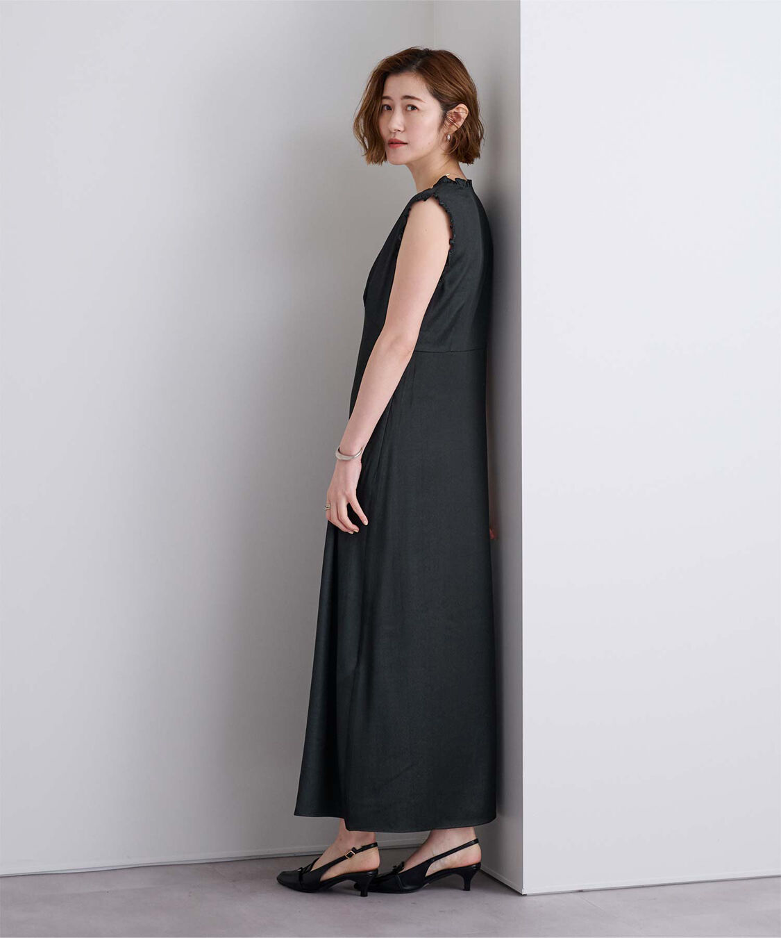 ur's「フリルデザインVネックロングワンピース」|ワンピース|