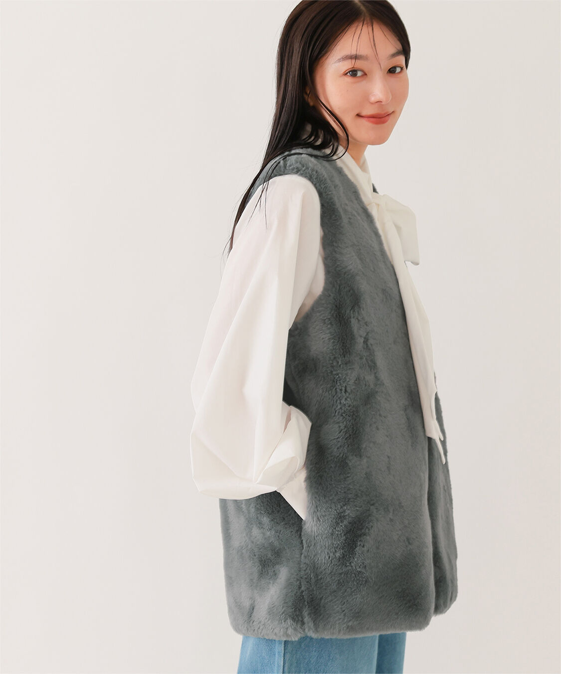 ur's「フェイクファーノーカラージレ」|ベスト・ジレ|