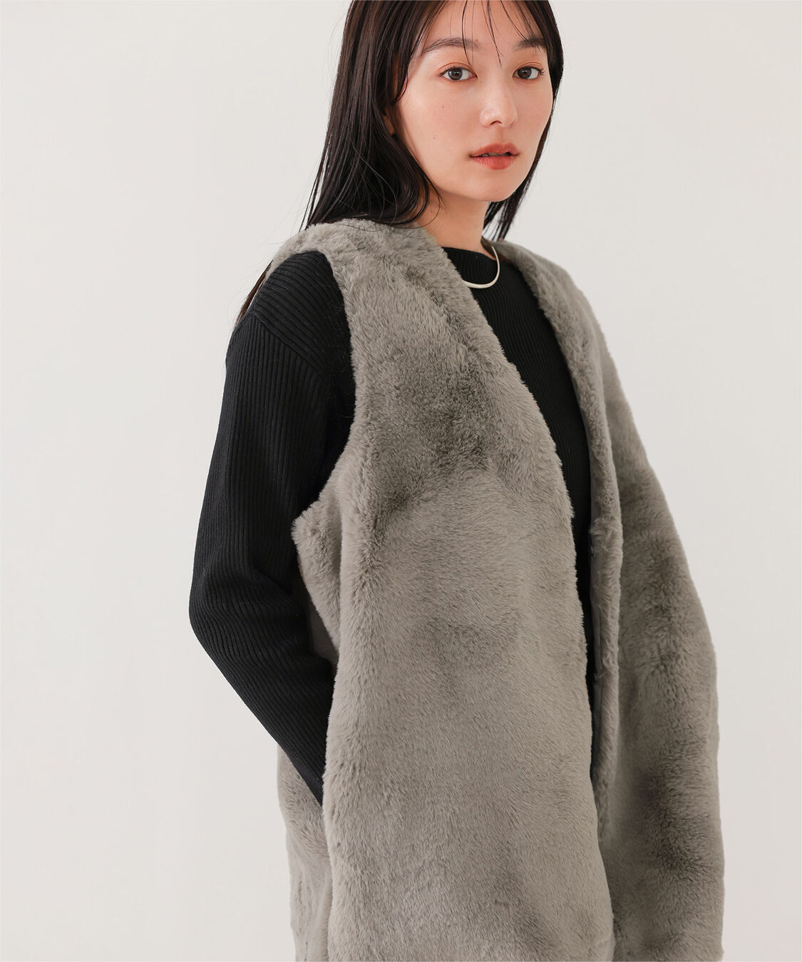 ur's「フェイクファーノーカラージレ」|ベスト・ジレ|