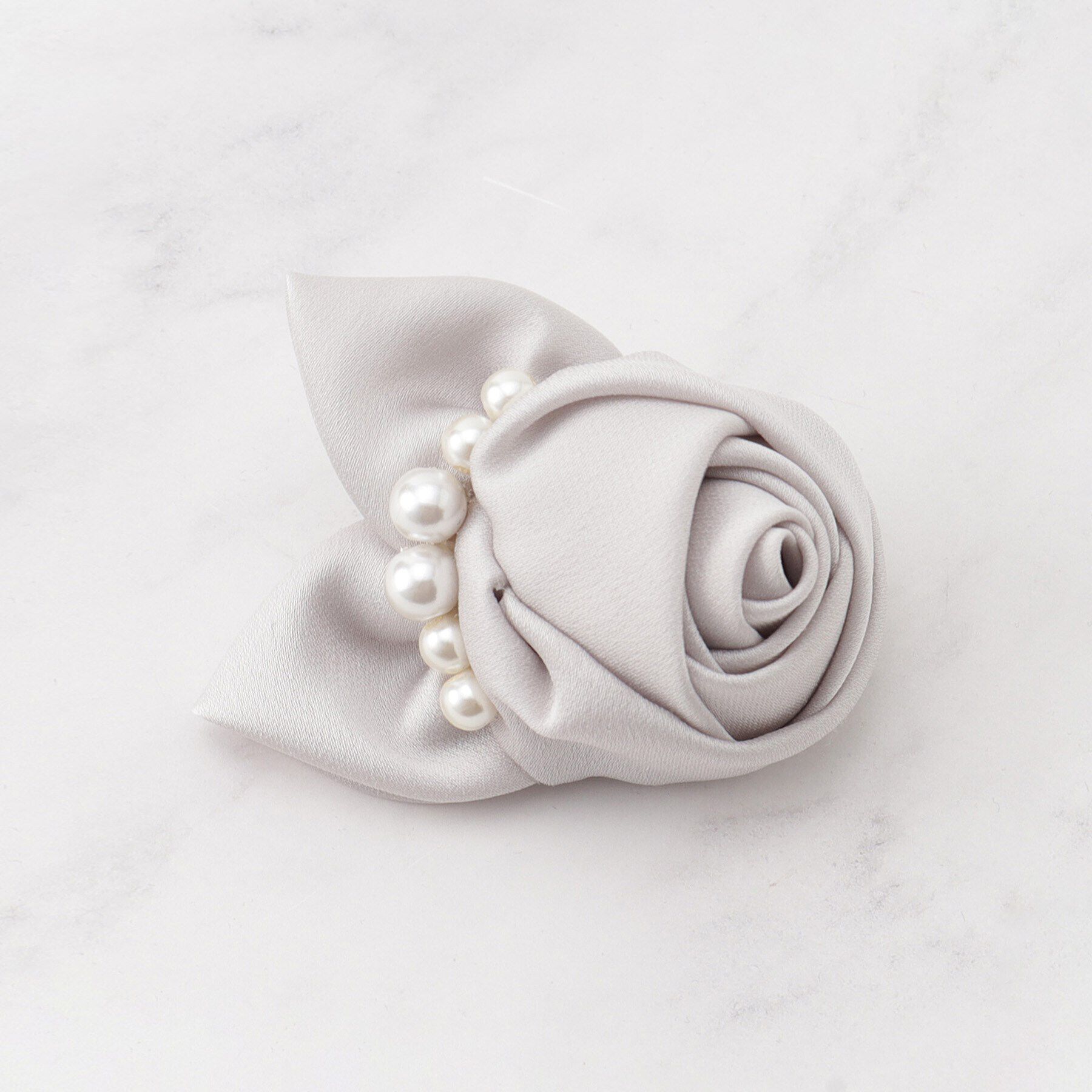 Couture broach「ローズパール調コサージュ」|ブローチ・コサージュ|グレージュ(050)