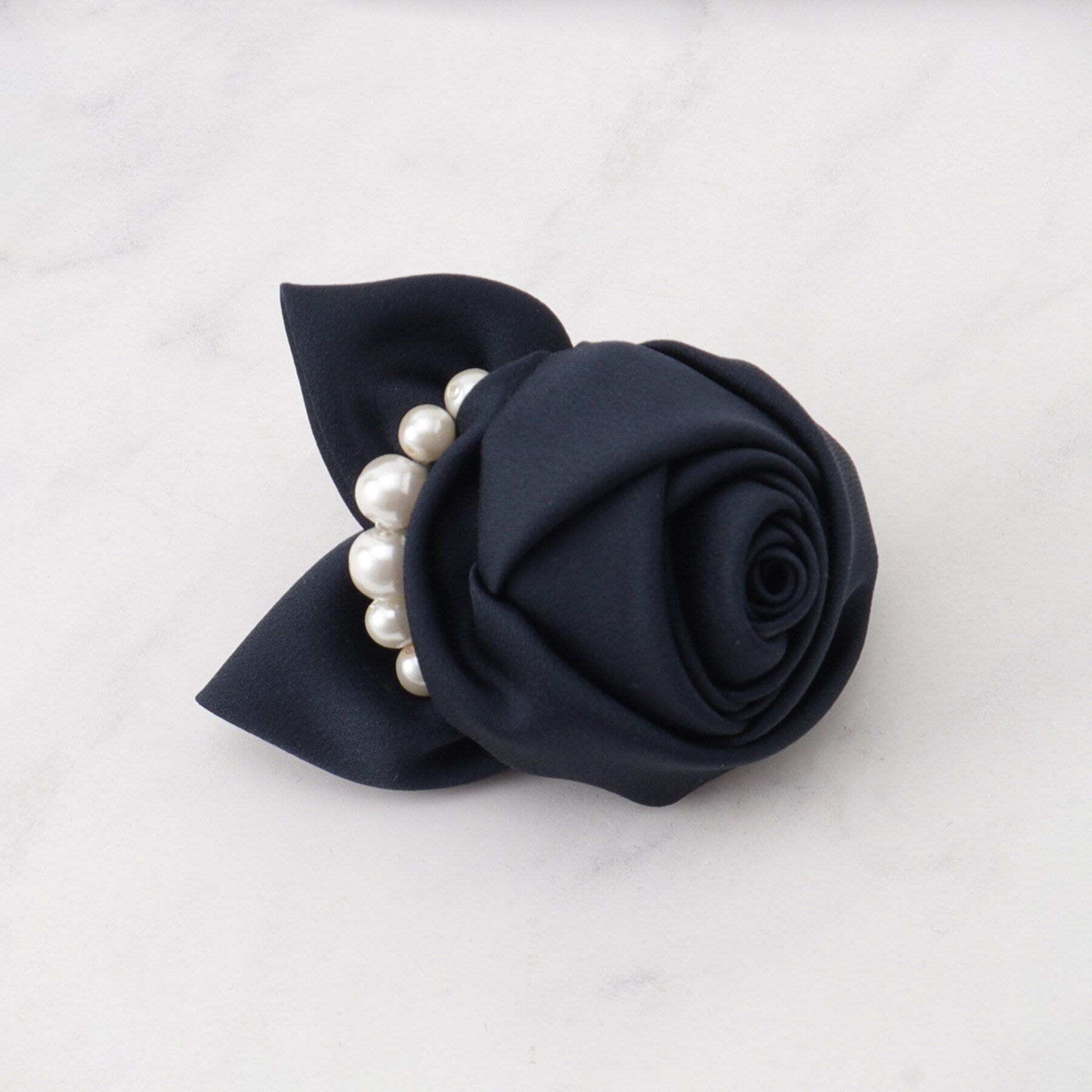 Couture broach「ローズパール調コサージュ」|ブローチ・コサージュ|ネイビー(094)