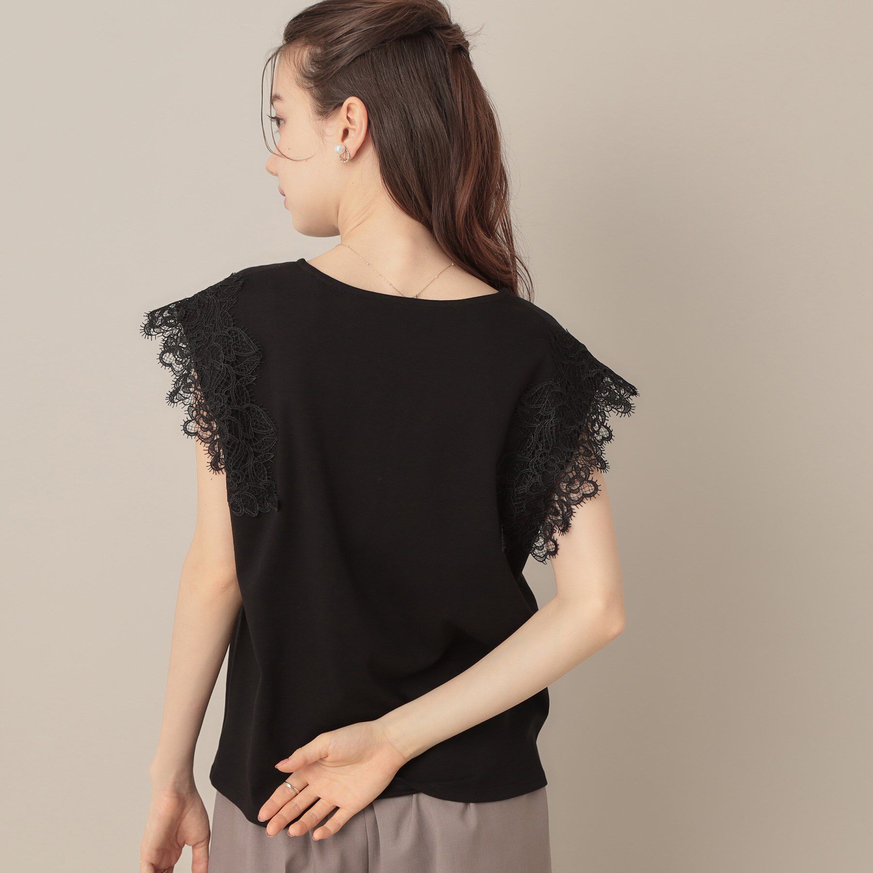 Couture broach「【マシンウォッシャブル・UVケア・接触冷感】フレンチ肩レースカットソー」|Tシャツ・カットソー|