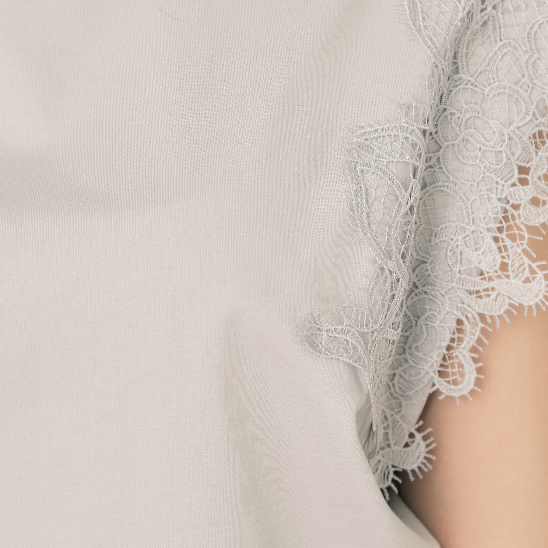 Couture broach「【マシンウォッシャブル・UVケア・接触冷感】フレンチ肩レースカットソー」|Tシャツ・カットソー|