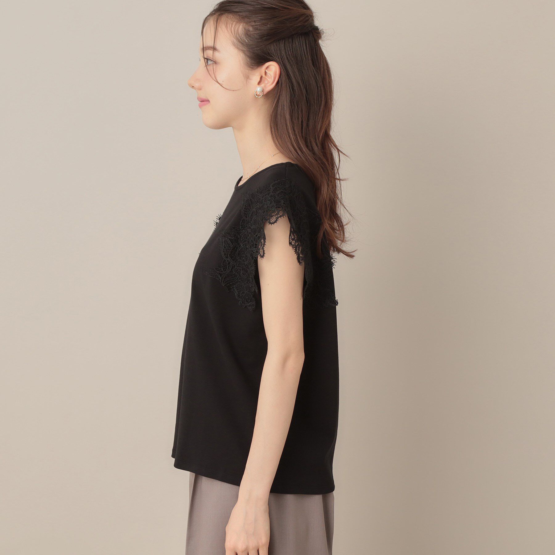 Couture broach「【マシンウォッシャブル・UVケア・接触冷感】フレンチ肩レースカットソー」|Tシャツ・カットソー|