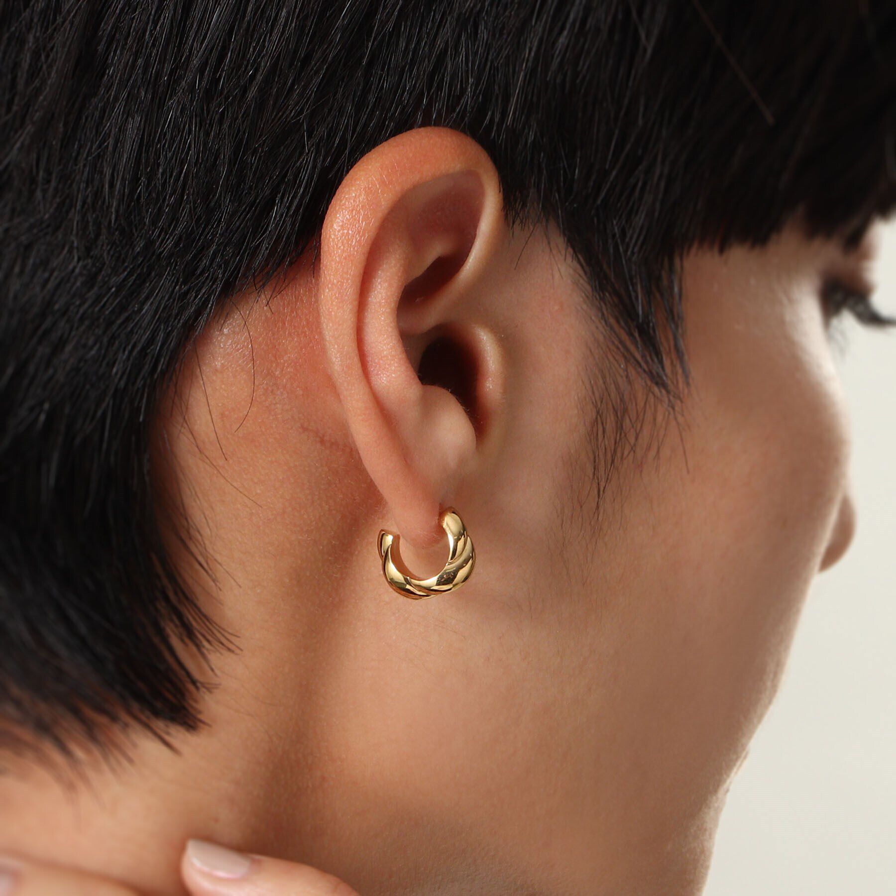 COCOSHNIK ONKITSCH「シルバー スモールフープ クロワッサンピアス GP」|ピアス|