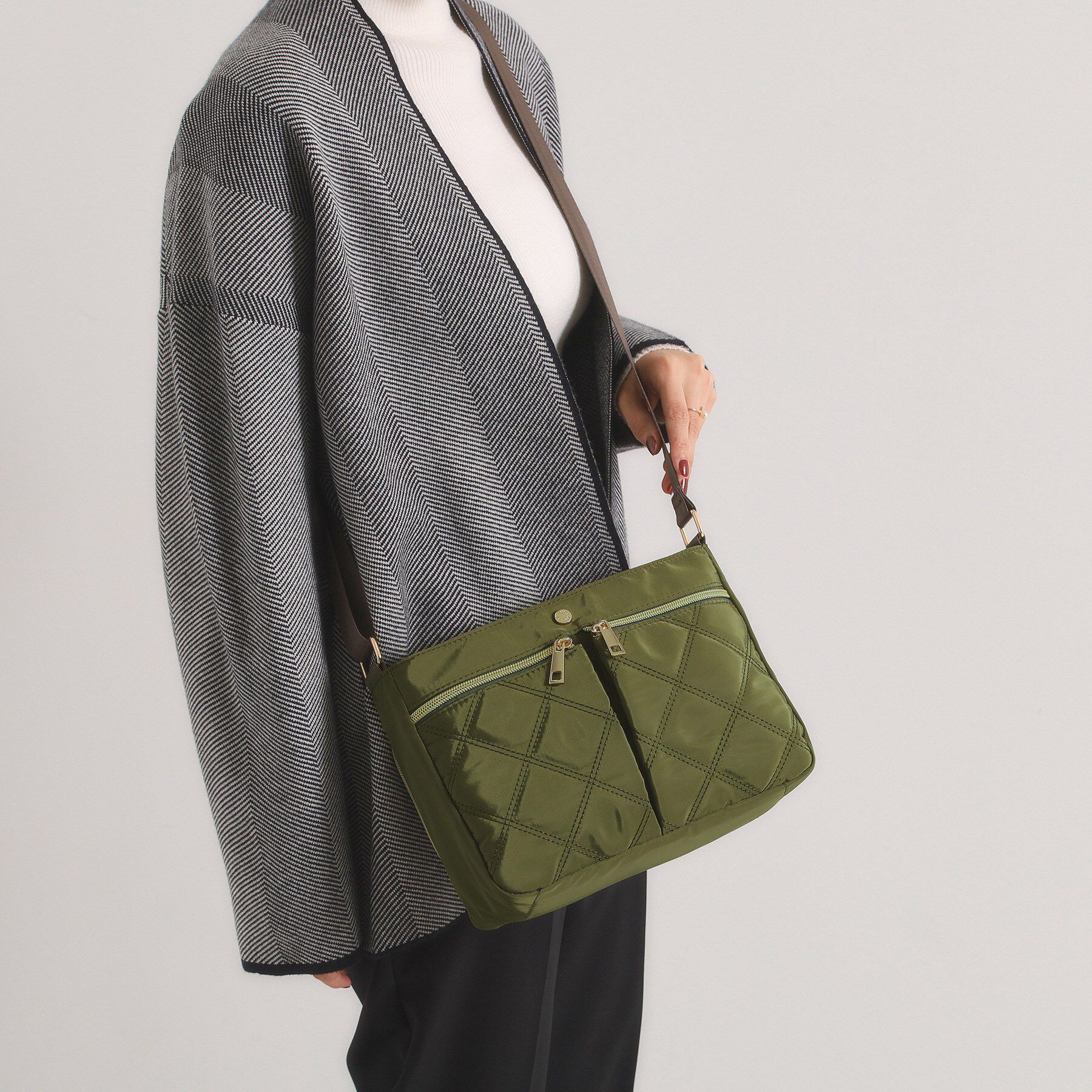 ITS&rsquo;DEMO「【10ポケット】収納アドバイザーキルトミニショルダー」|ショルダー・メッセンジャー|カーキ(027)