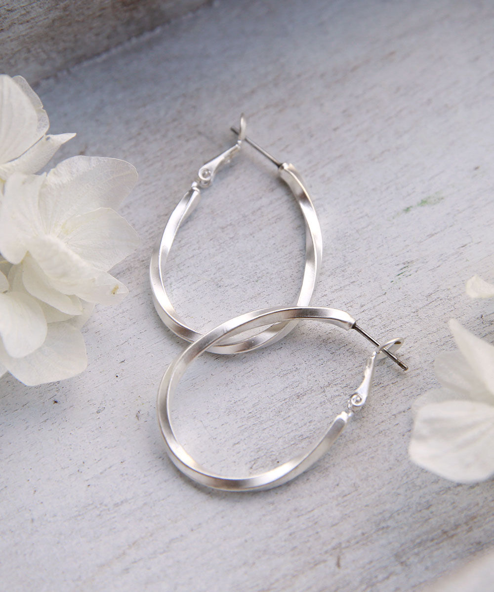 colleca la「ねじれドロップフープピアス」|ピアス|シルバー