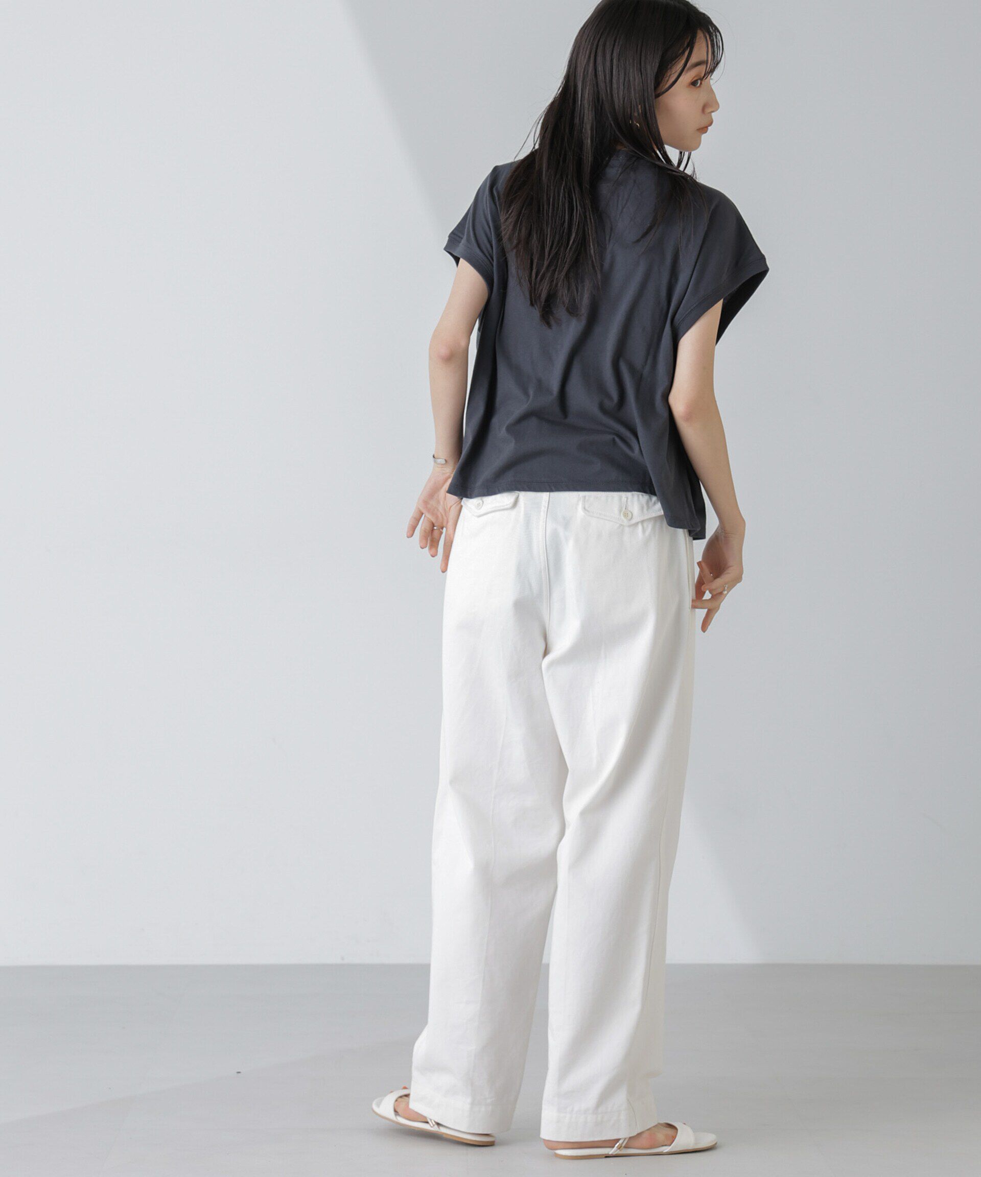 nano･universe「フロッキーロゴノースリーブクロップドトップス」|Tシャツ・カットソー|