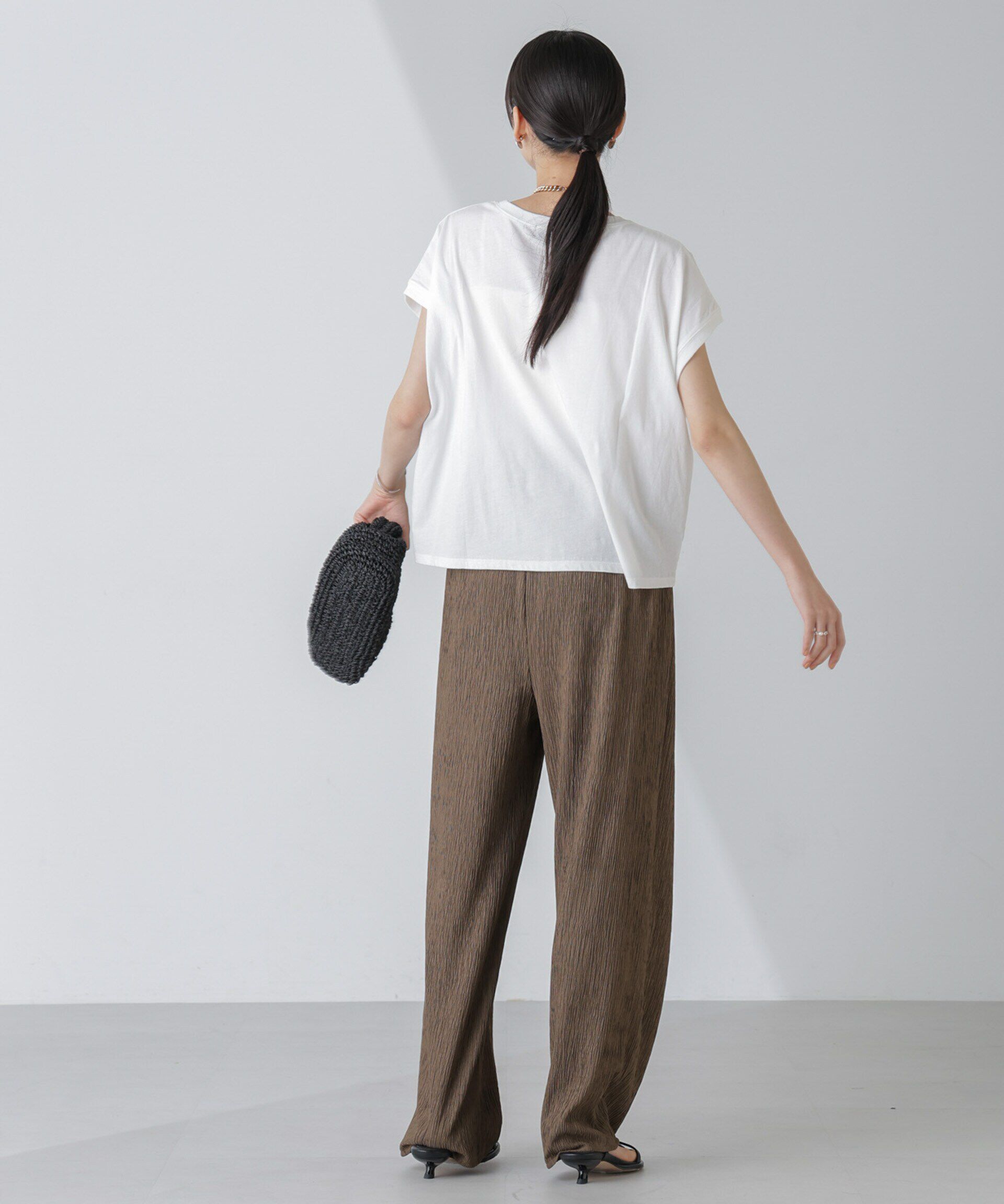 nano･universe「フロッキーロゴノースリーブクロップドトップス」|Tシャツ・カットソー|