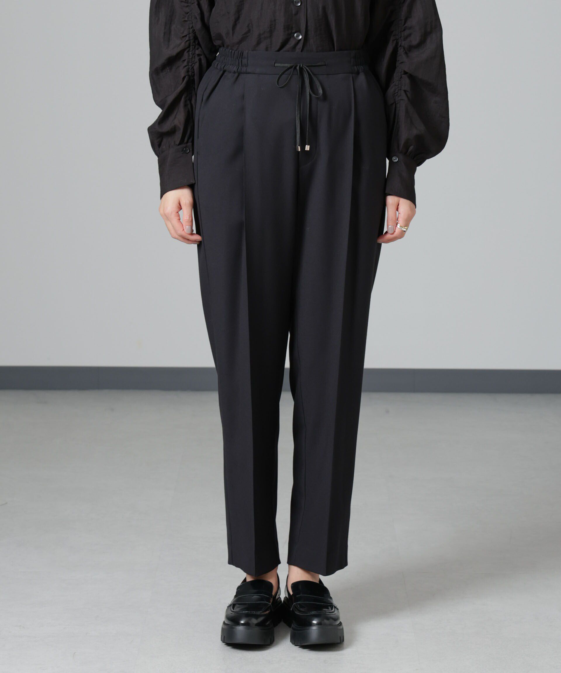 nano･universe「ウラキモウ ピンタックイージーテーパードパンツ」|チノ|