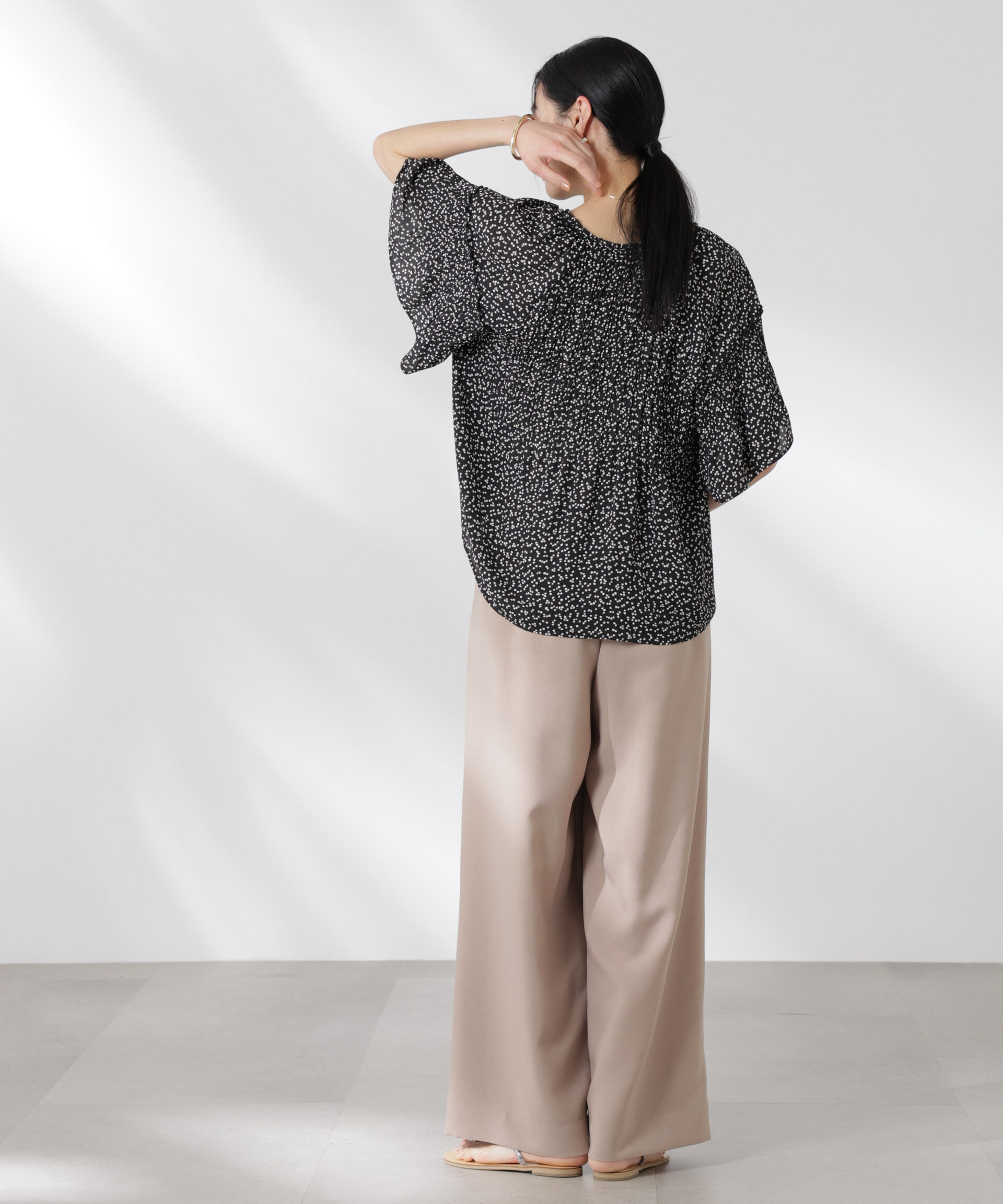 nano･universe「ランダムドットプリーツブラウス」|シャツ・ブラウス|