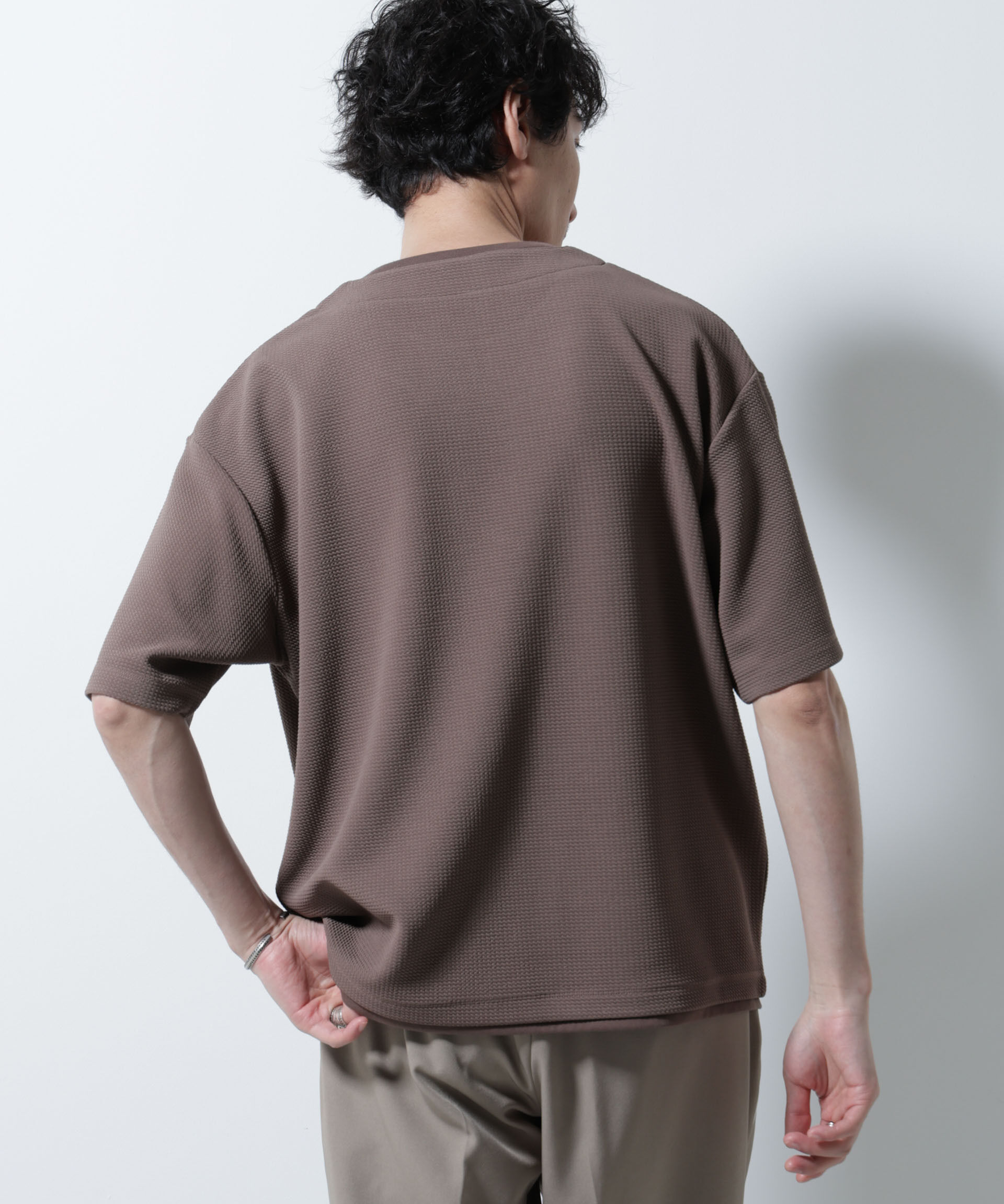 nano･universe「フェイクレイヤードキーネックTシャツ 半袖」|Tシャツ・カットソー|