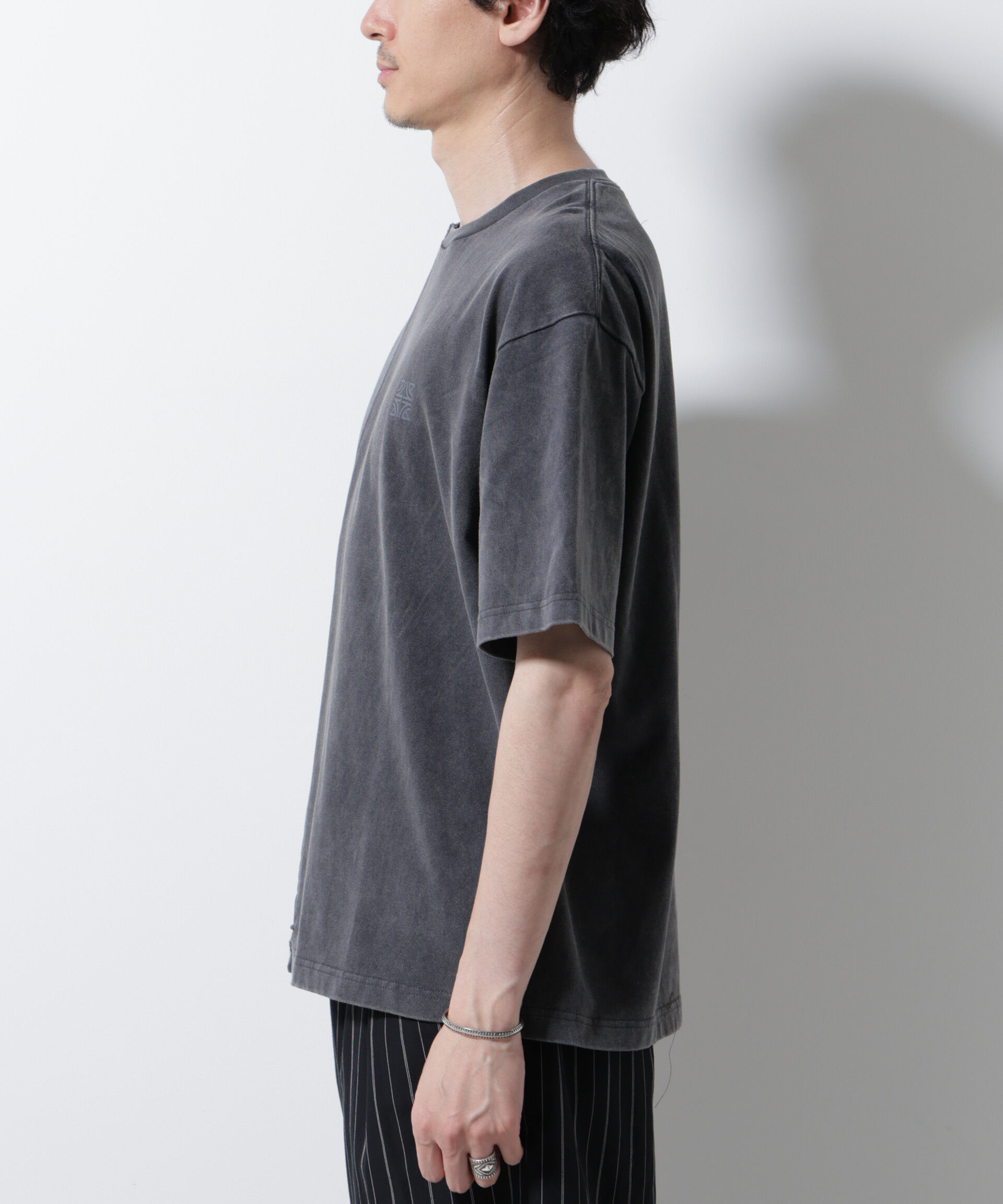 nano･universe「｢A-C-Z｣2トーンピグメントTシャツ 半袖」|Tシャツ・カットソー|