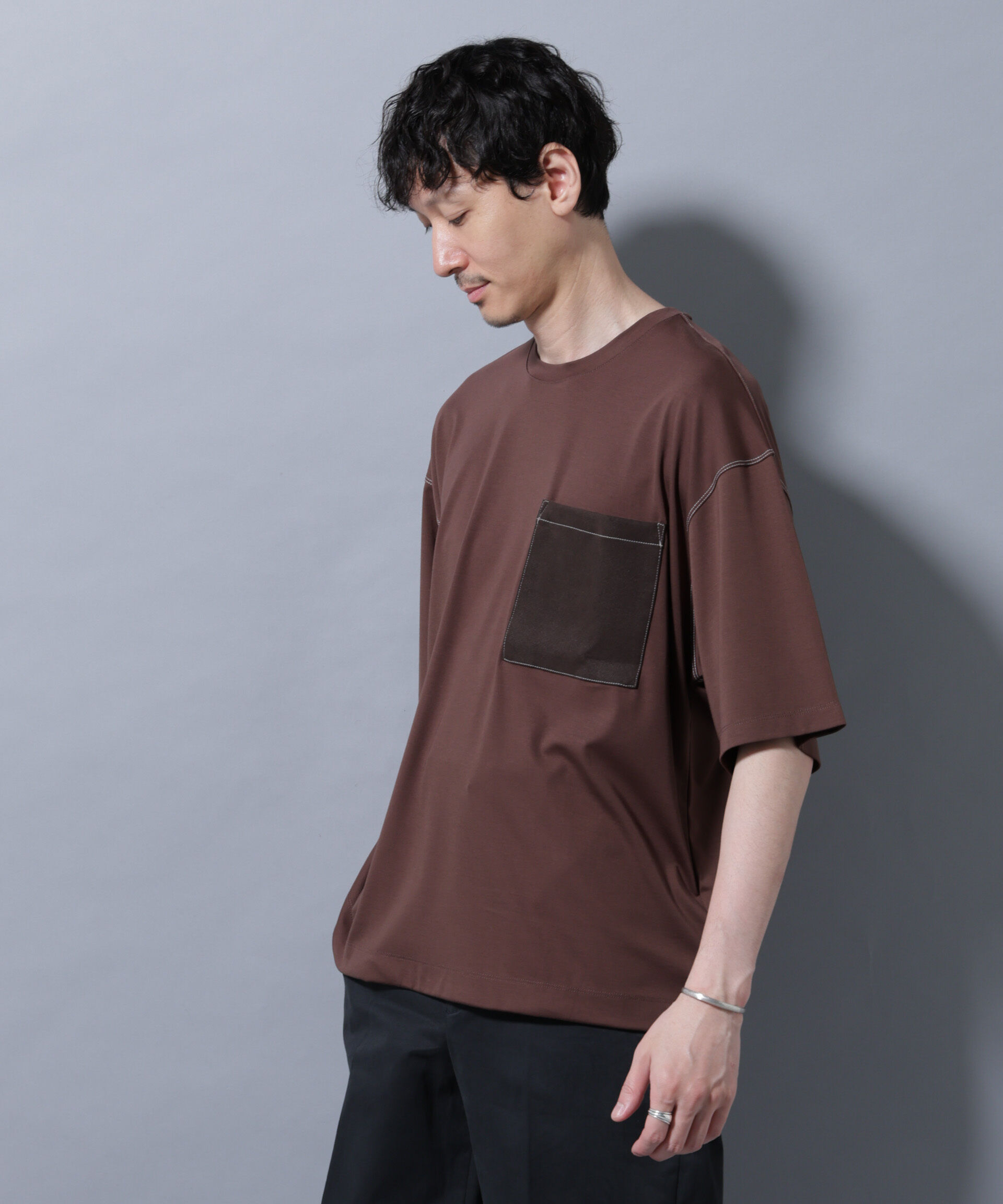 nano･universe「配色ステッチ フェイクスエードポケットTシャツ」|Tシャツ・カットソー|ブラウン