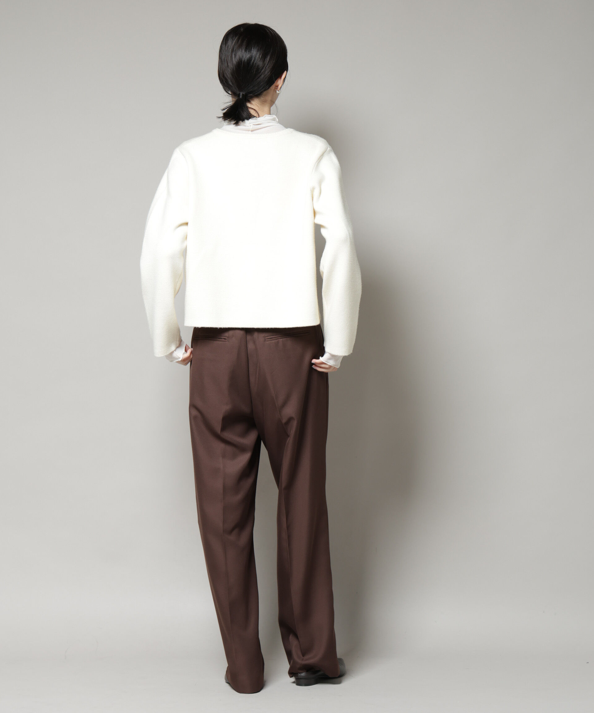 nano･universe「サイドタブセンタープレスセミワイドパンツ」|チノ|