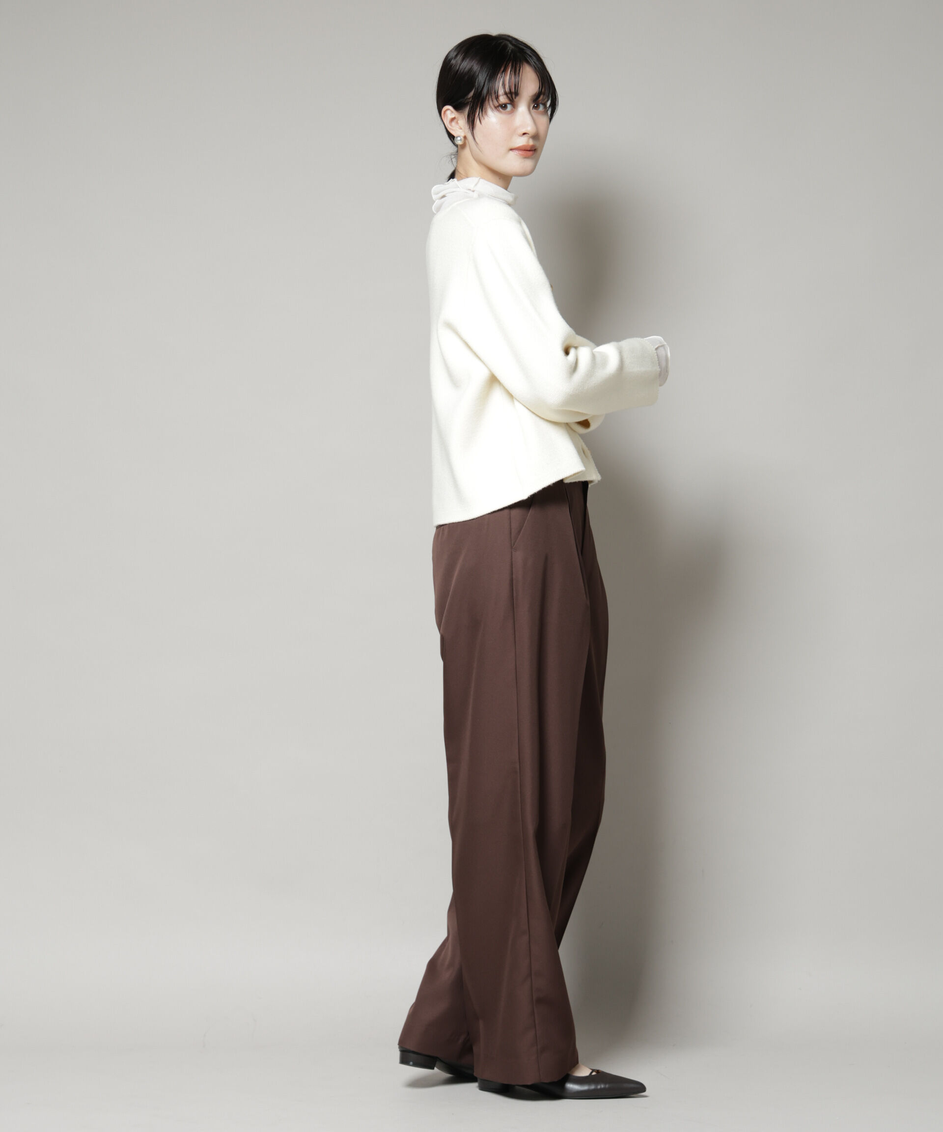 nano･universe「サイドタブセンタープレスセミワイドパンツ」|チノ|