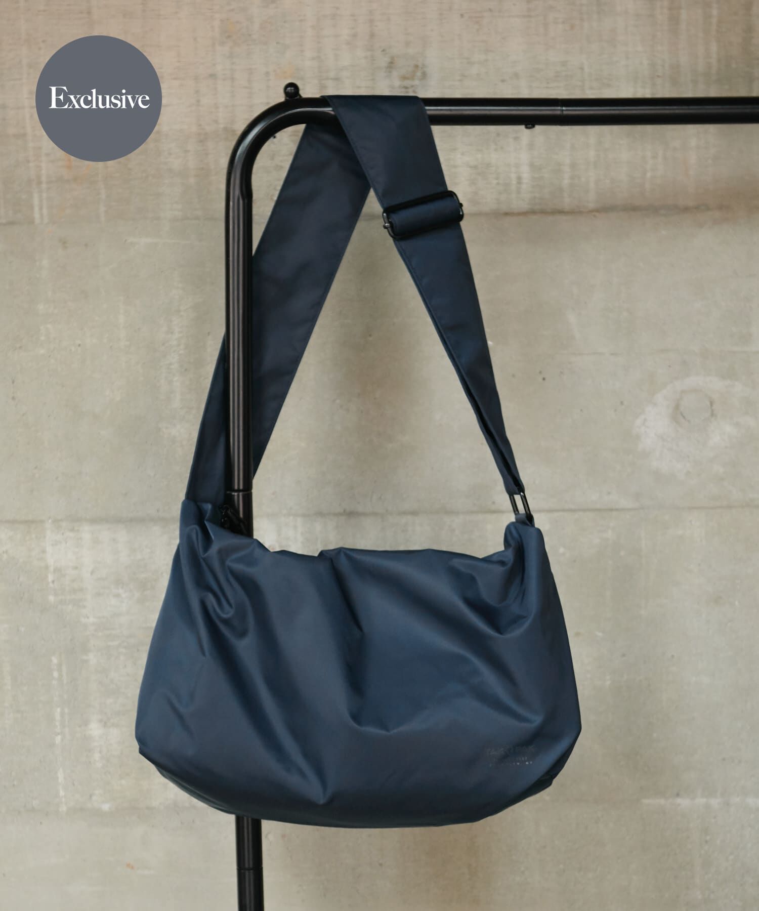 URBAN RESEARCH DOORS「『撥水』『別注』YAKPAK&times;DOORS　SHOULDER BAG M」|ショルダー・メッセンジャー|ネイビー